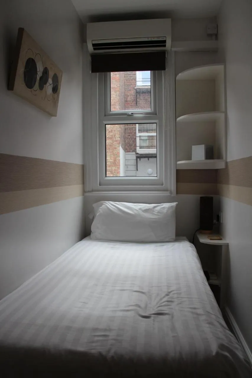 Single Room with Shower - single occupancy in Grange Lodge