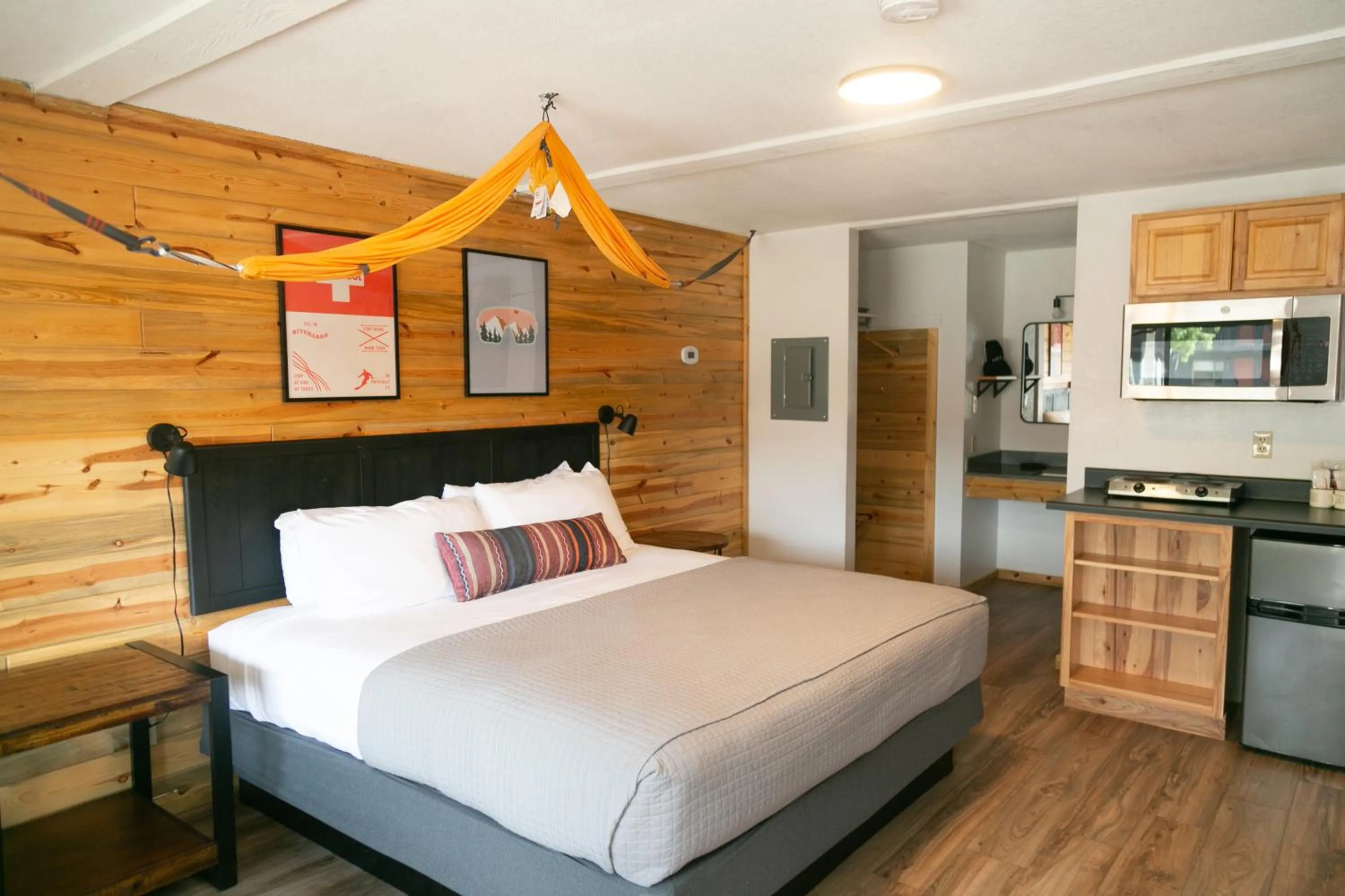 Bed in LOGE Wolf Creek