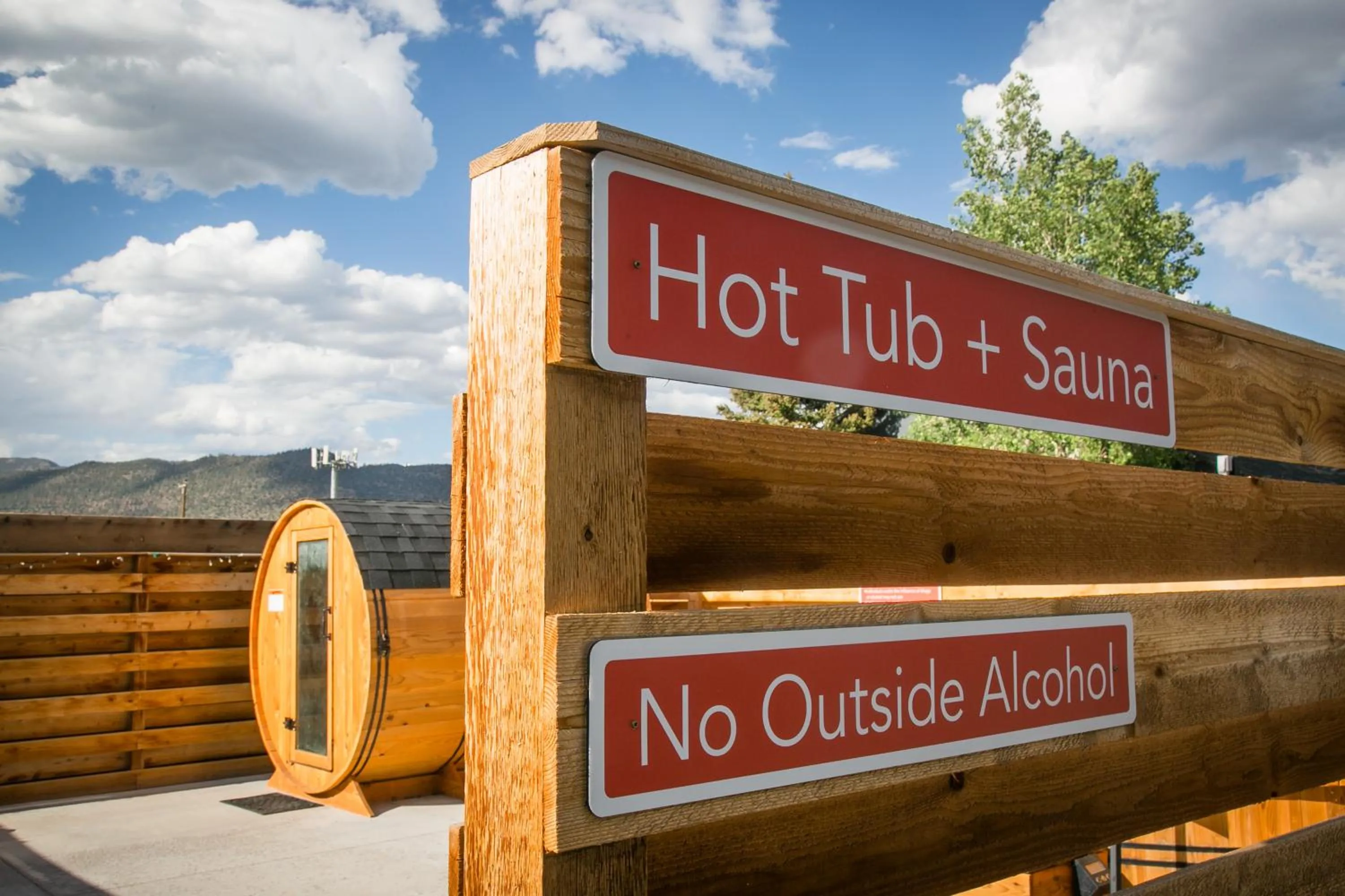 Hot Tub in LOGE Wolf Creek