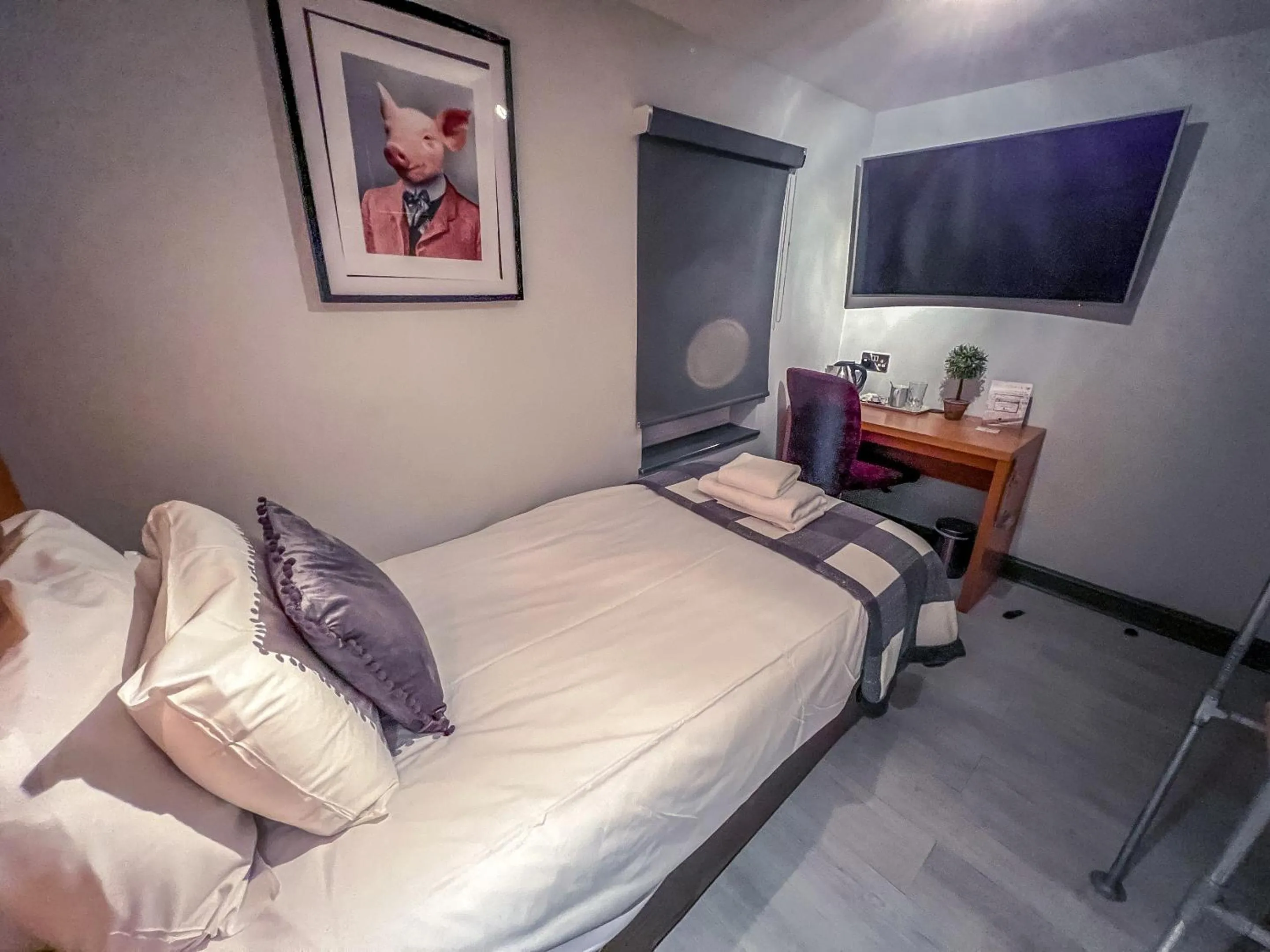 Bedroom, Bed in Twenty Hotel and Bar