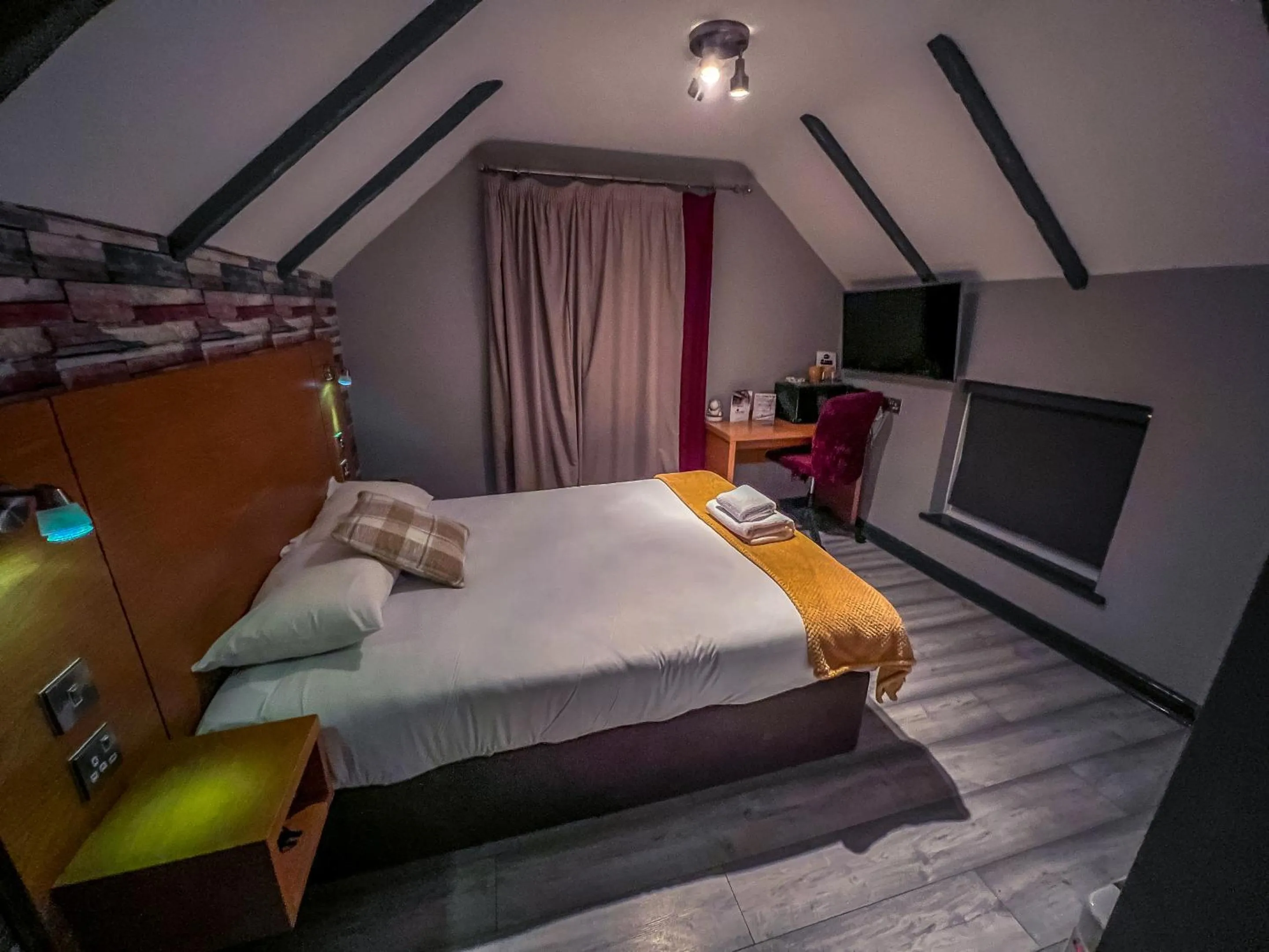 Bedroom, Bed in Twenty Hotel and Bar