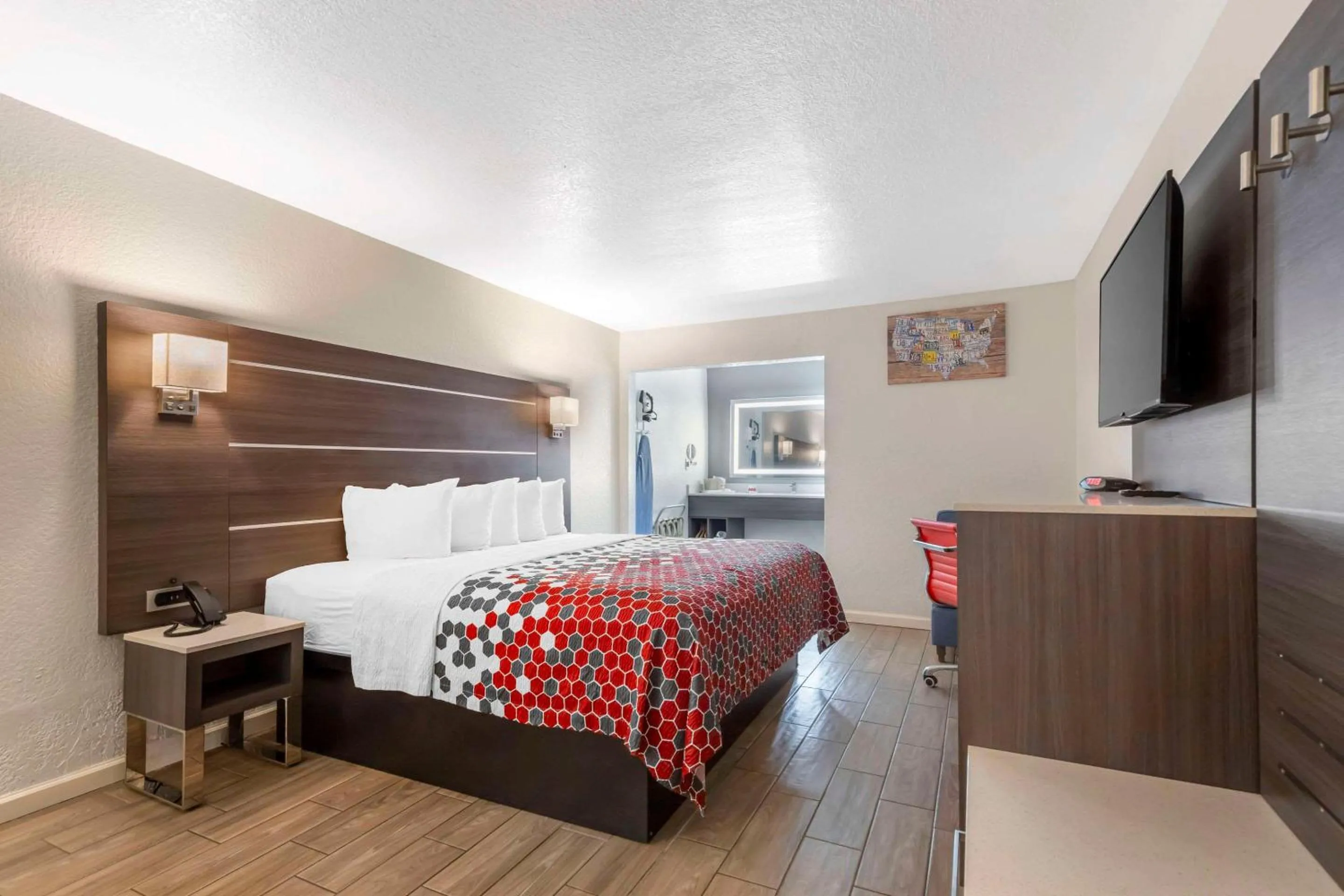 Bedroom, Bed in Econo Lodge Inn & Suites Near Lackland AFB