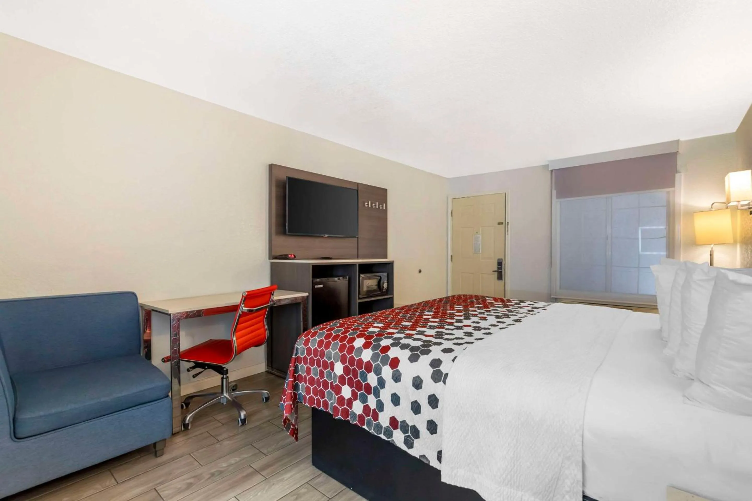 Bedroom, Bed in Econo Lodge Inn & Suites Near Lackland AFB