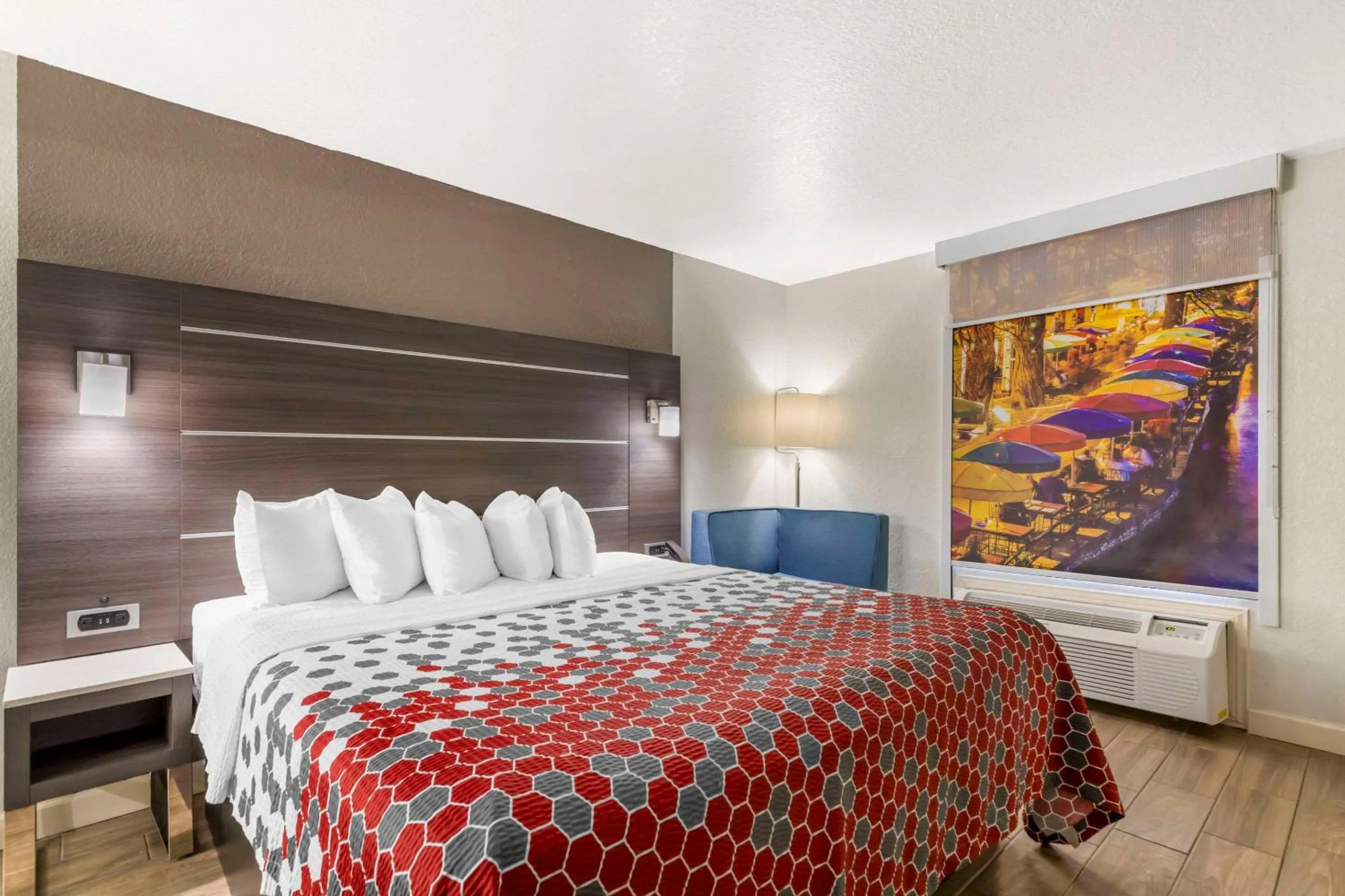 Bedroom, Bed in Econo Lodge Inn & Suites Near Lackland AFB