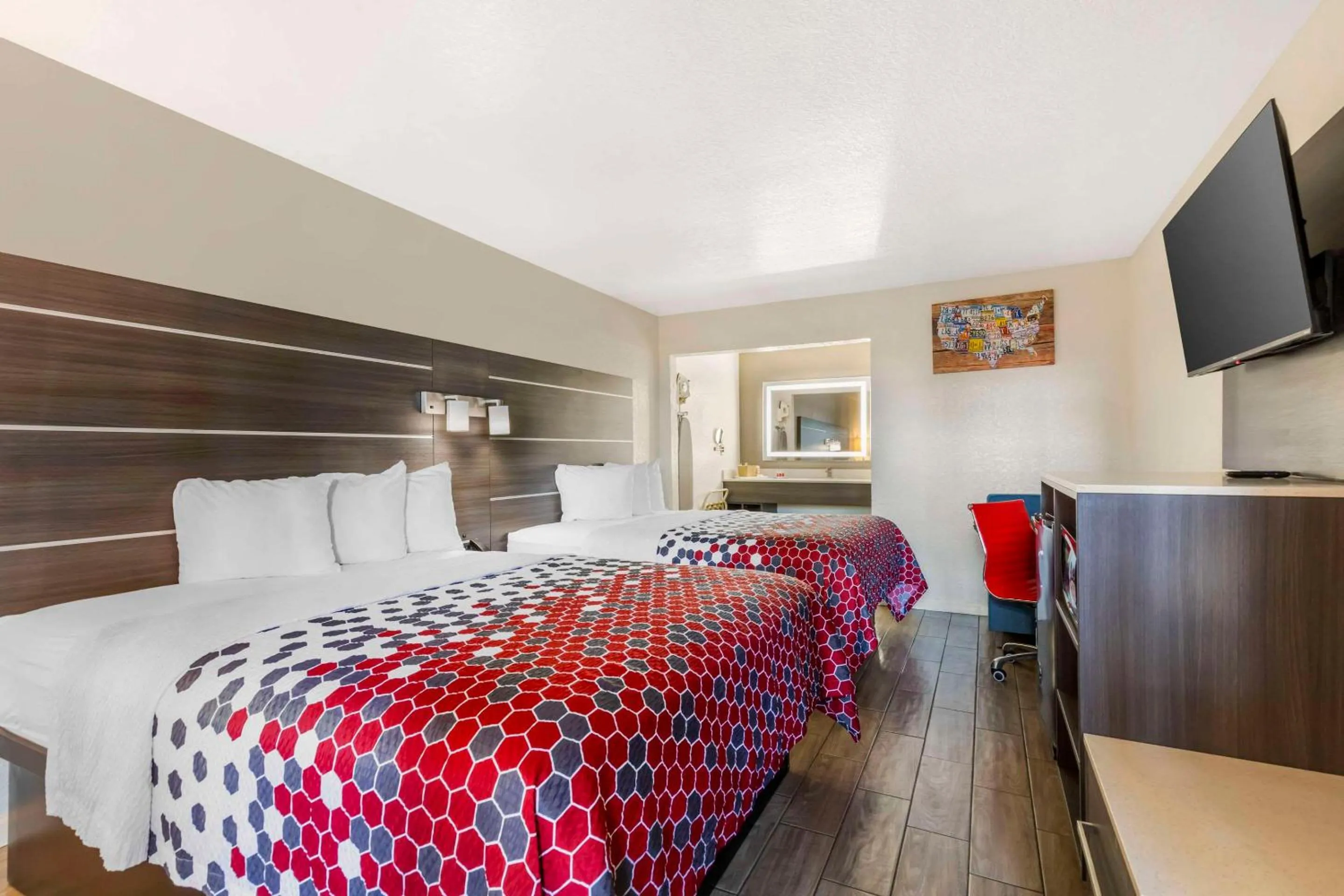 Bedroom, Bed in Econo Lodge Inn & Suites Near Lackland AFB