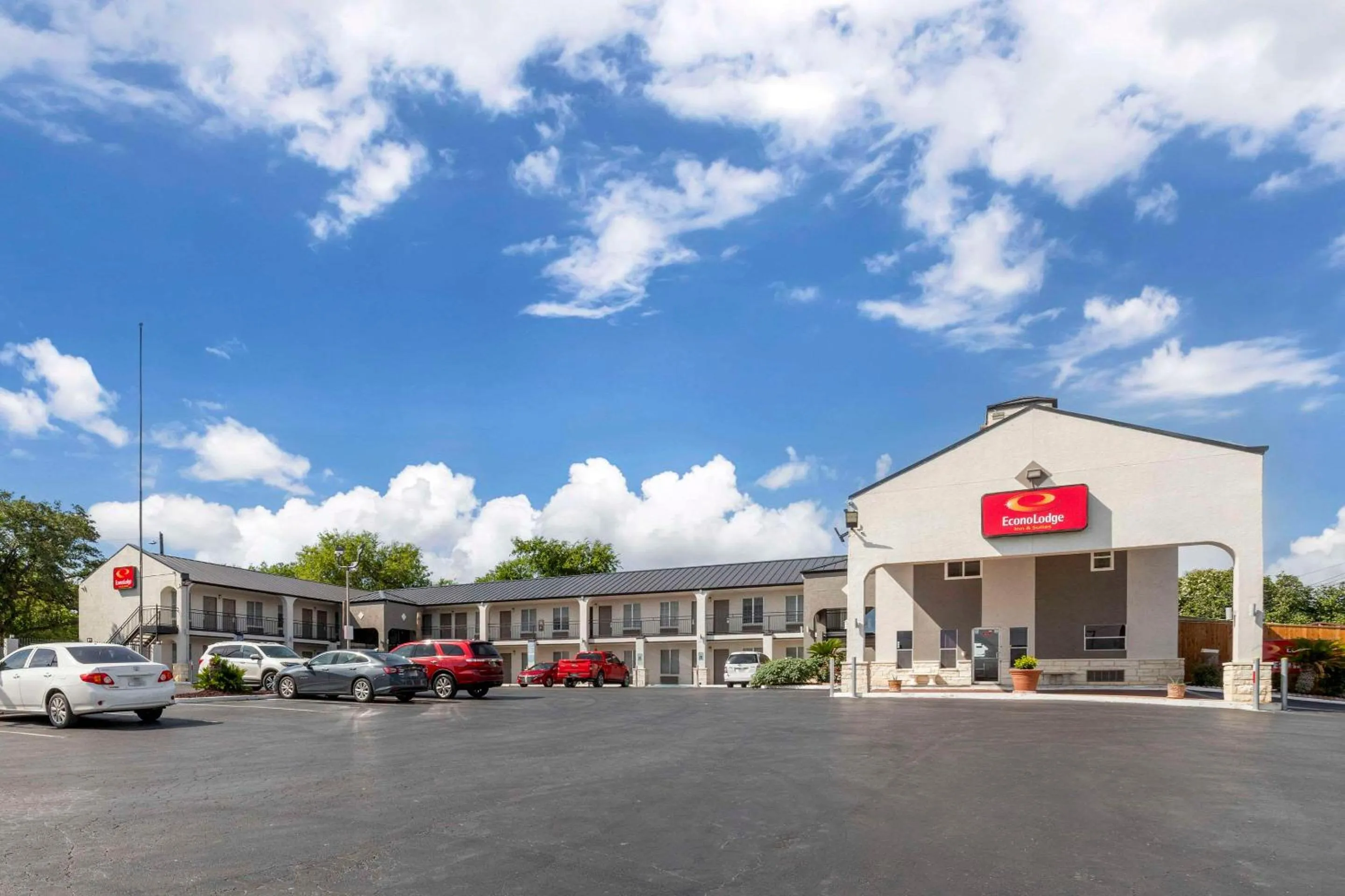 Property building in Econo Lodge Inn & Suites Near Lackland AFB