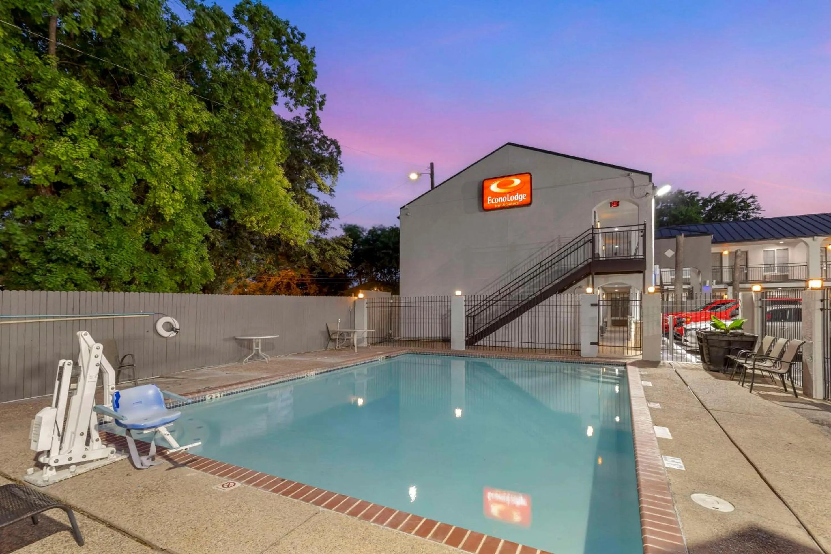 Swimming pool in Econo Lodge Inn & Suites Near Lackland AFB
