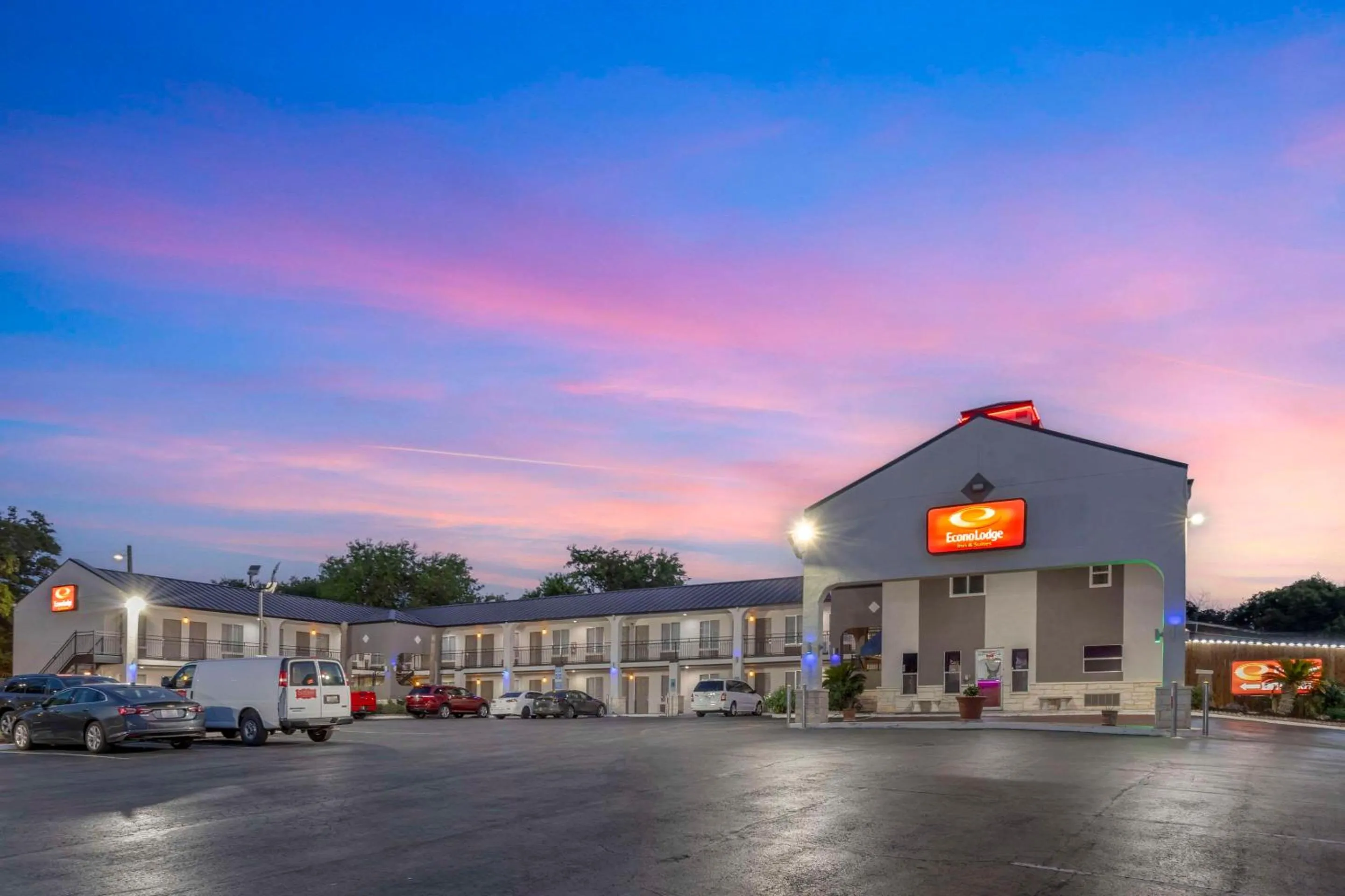 Property building in Econo Lodge Inn & Suites Near Lackland AFB