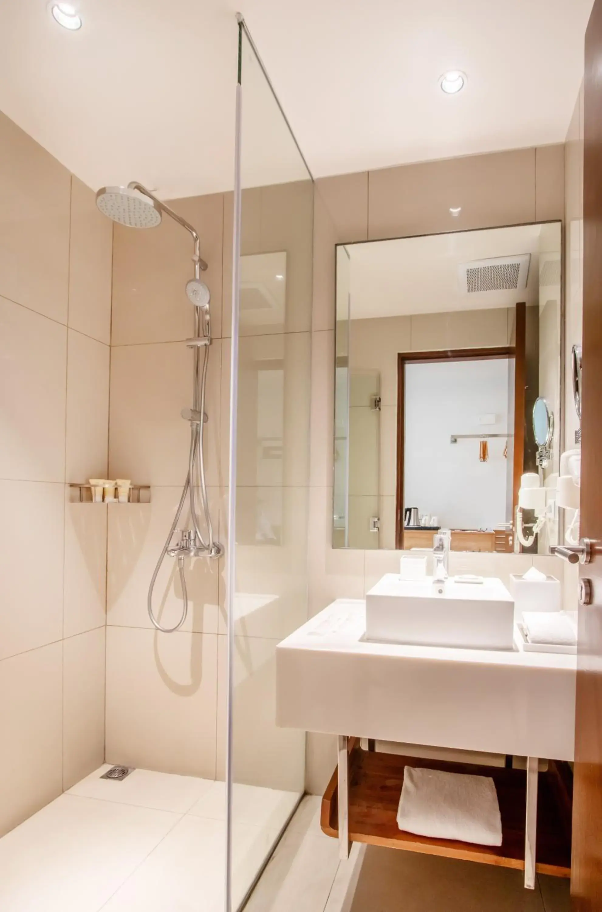 Deluxe King Room in Quest Hotel Tagaytay Deluxe King Room in Quest Hotel Tagaytay