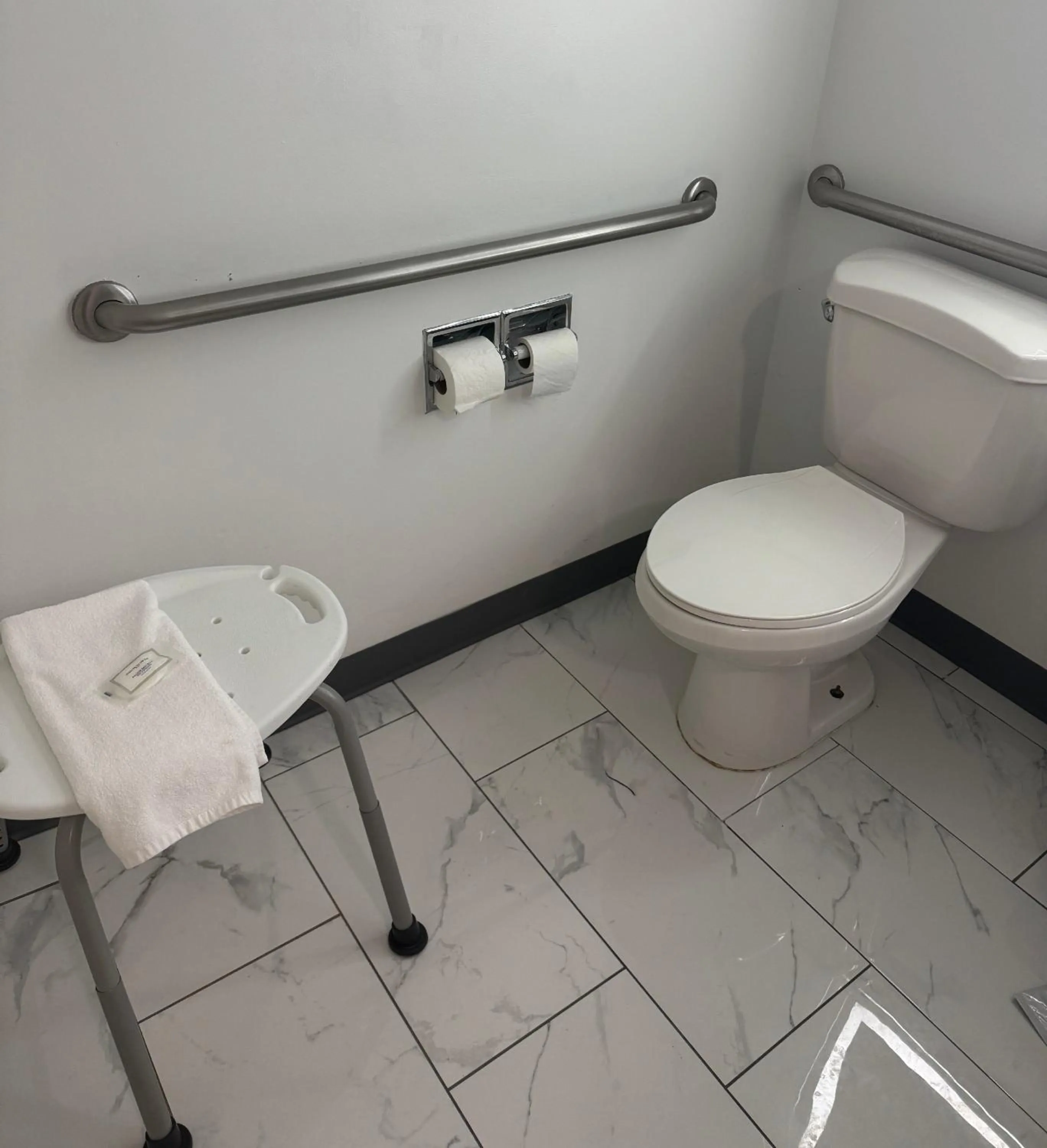 Bathroom in Country Inn & Suites by Radisson, Bloomington-Normal West, IL