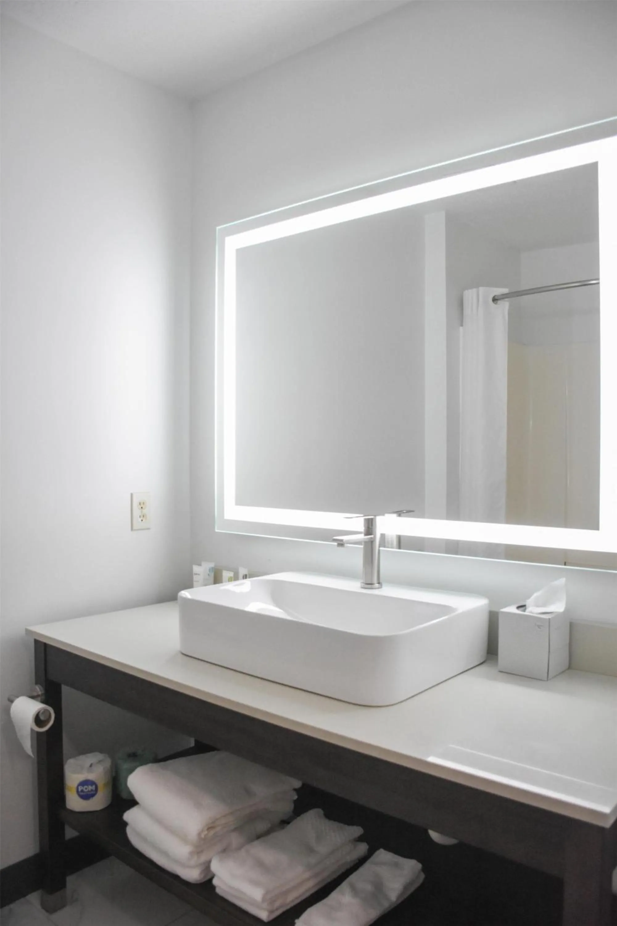 Bedroom in Country Inn & Suites by Radisson, Bloomington-Normal West, IL