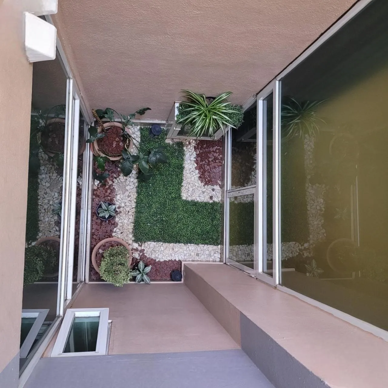 Garden view in Hotel Cali Blvd.