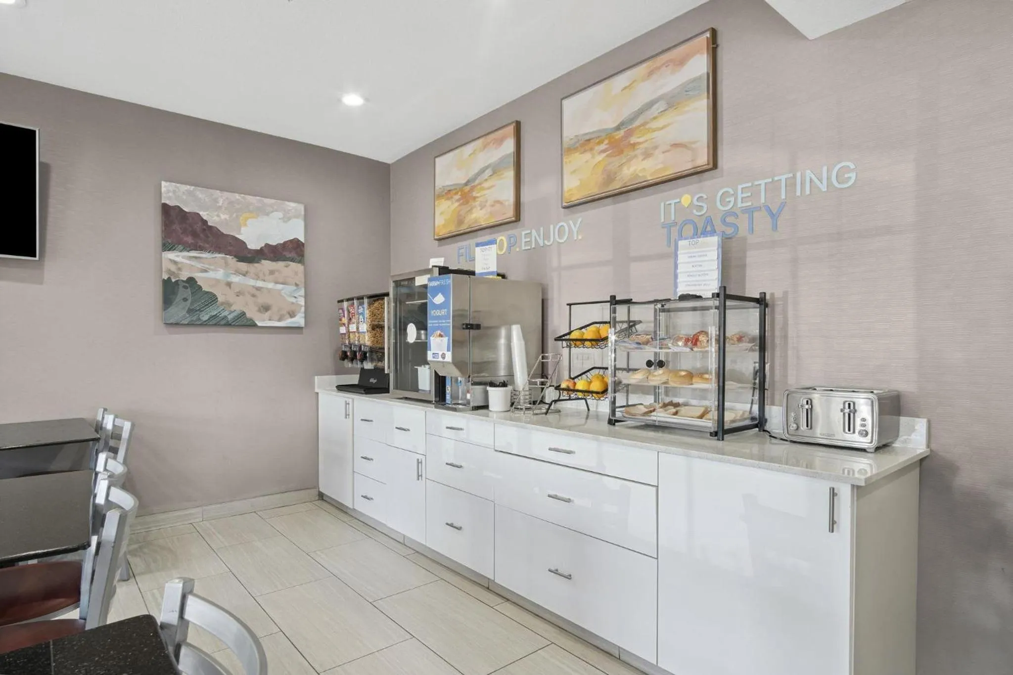 Breakfast in Sonesta Essential Hotels & Suites Kansas City Blue Springs