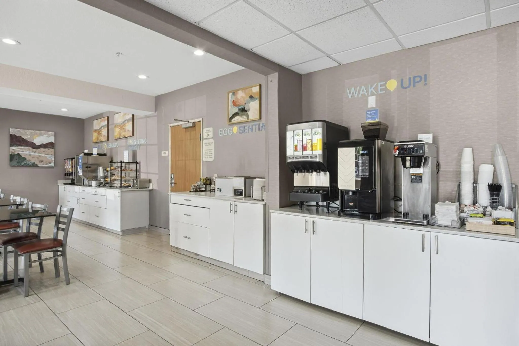 Breakfast in Sonesta Essential Hotels & Suites Kansas City Blue Springs