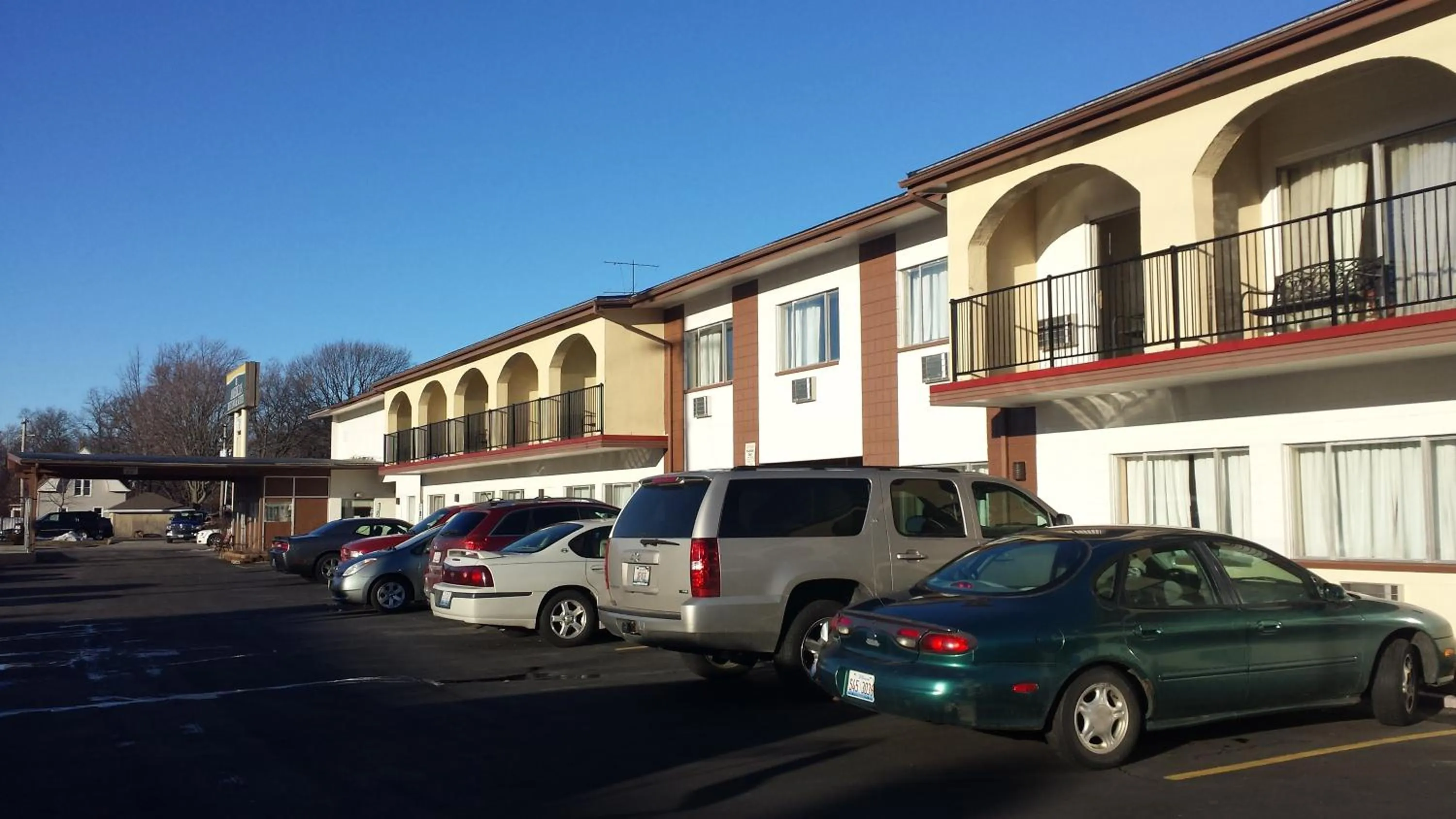 Facade/entrance in Americas Best Inn & Suites Urbana