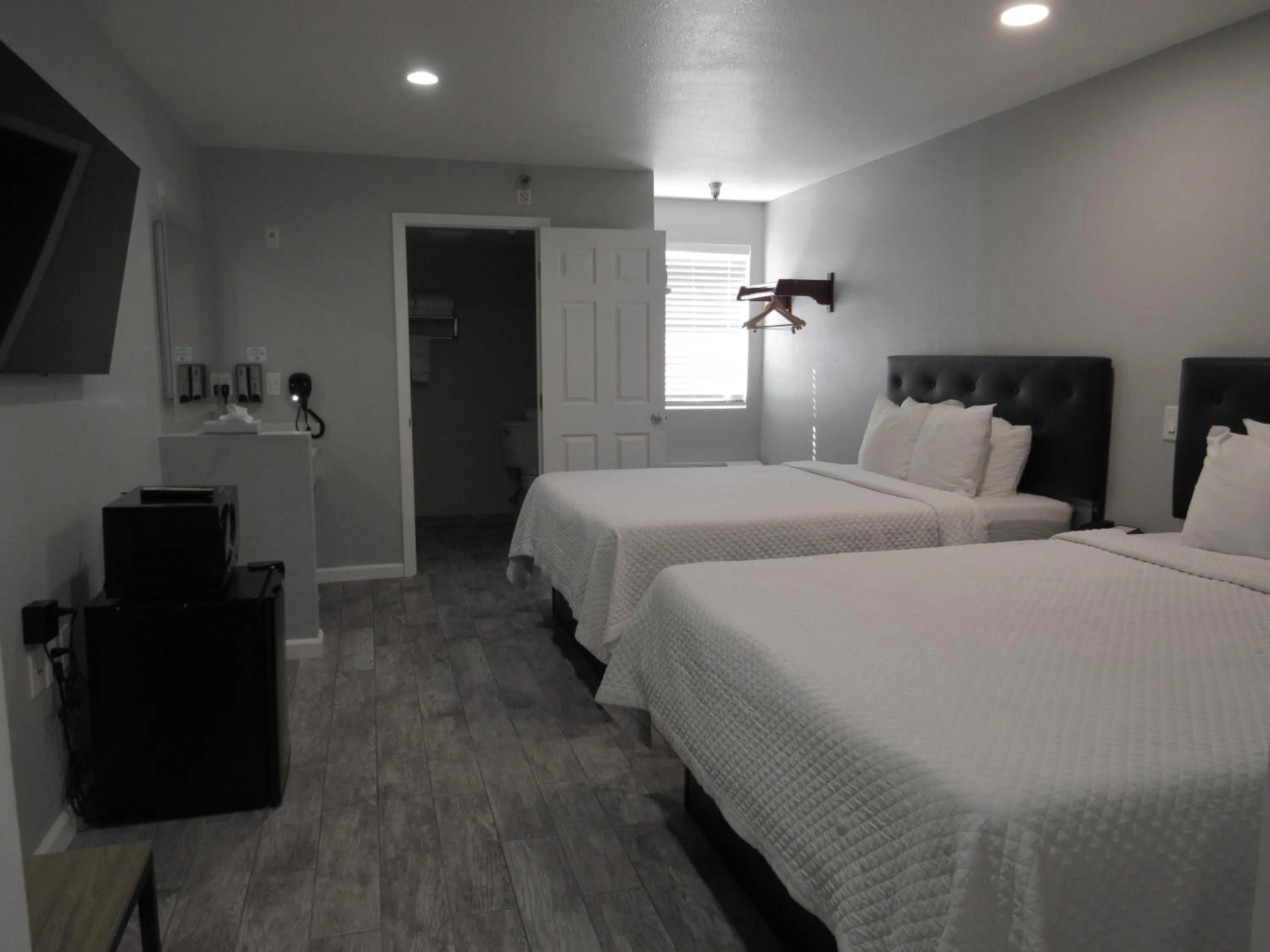 Bed in Capri Suites Anaheim