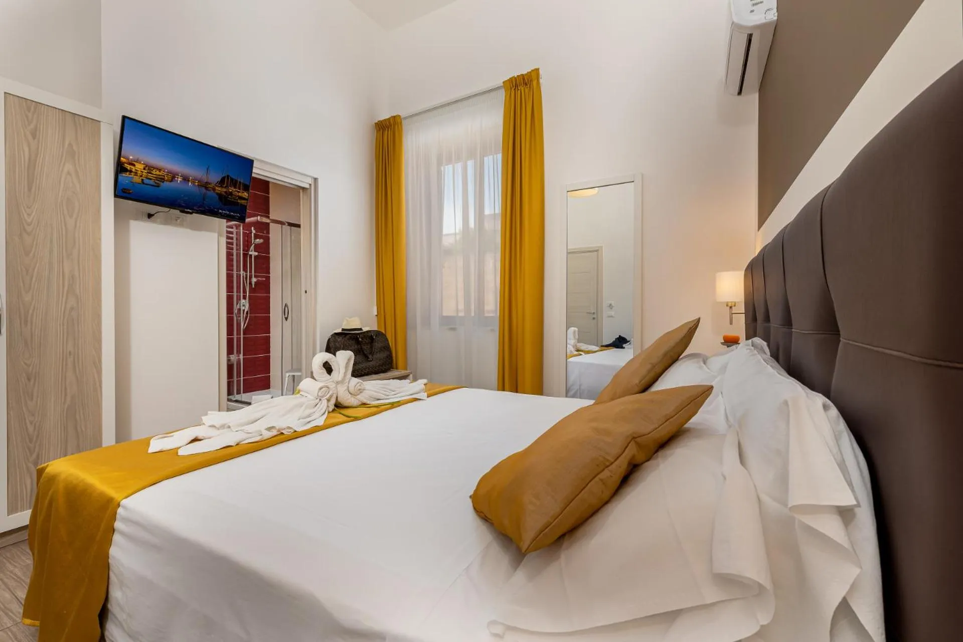 Bedroom, Bed in Blueeyes