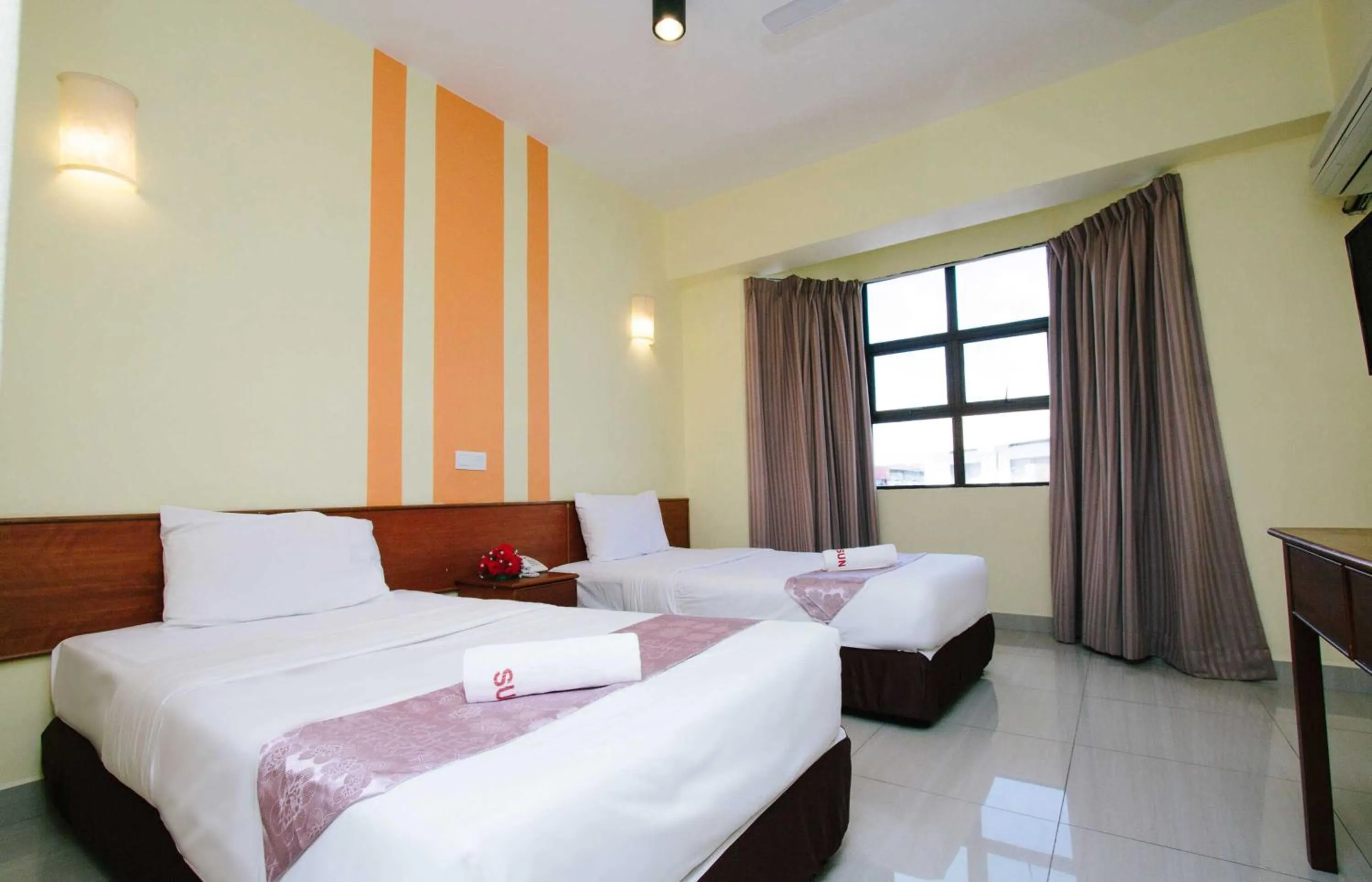 Bedroom, Bed in Sun Inns Hotel Sitiawan