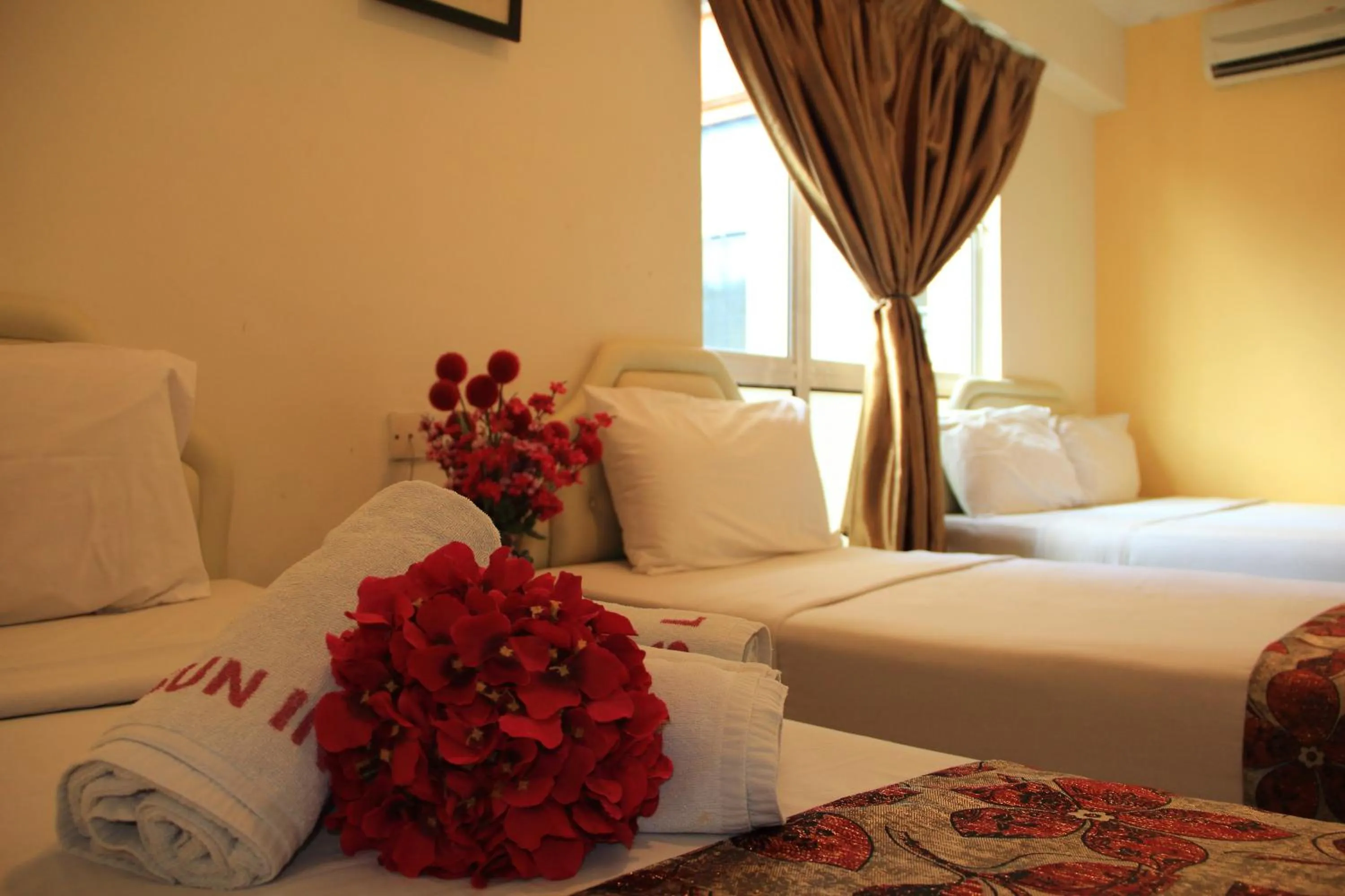 Bedroom, Bed in Sun Inns Hotel Sitiawan