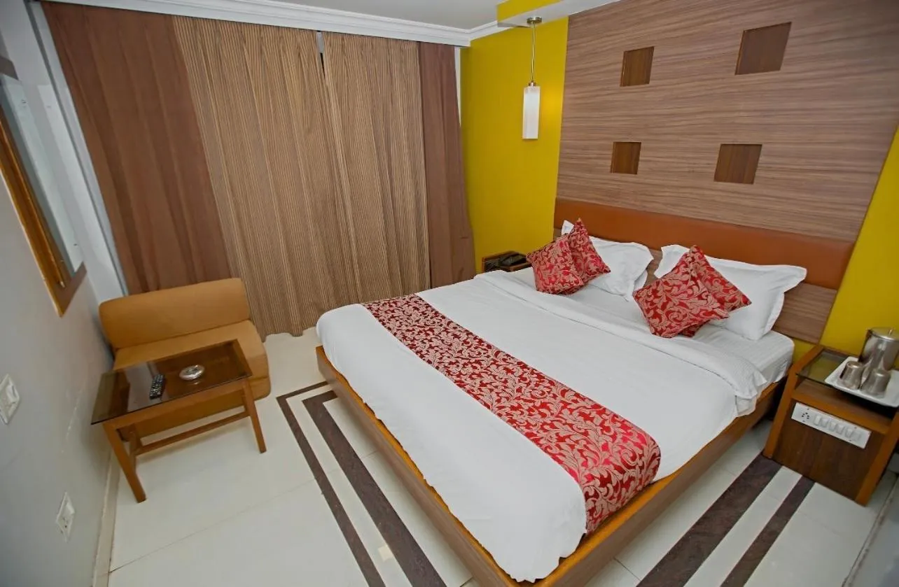 Bed in Hotel Maneck Residency