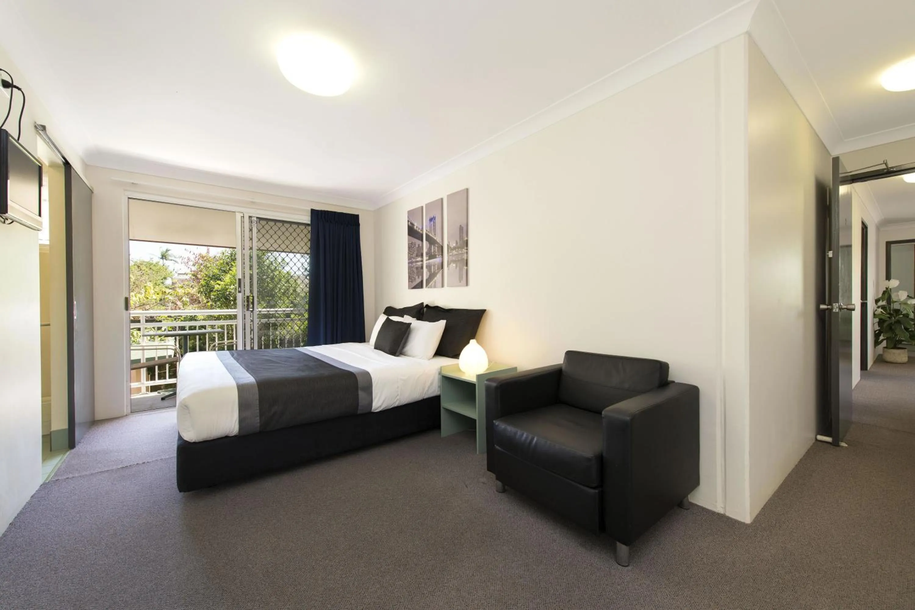 Balcony/Terrace, Bed in Chermside Court Motel