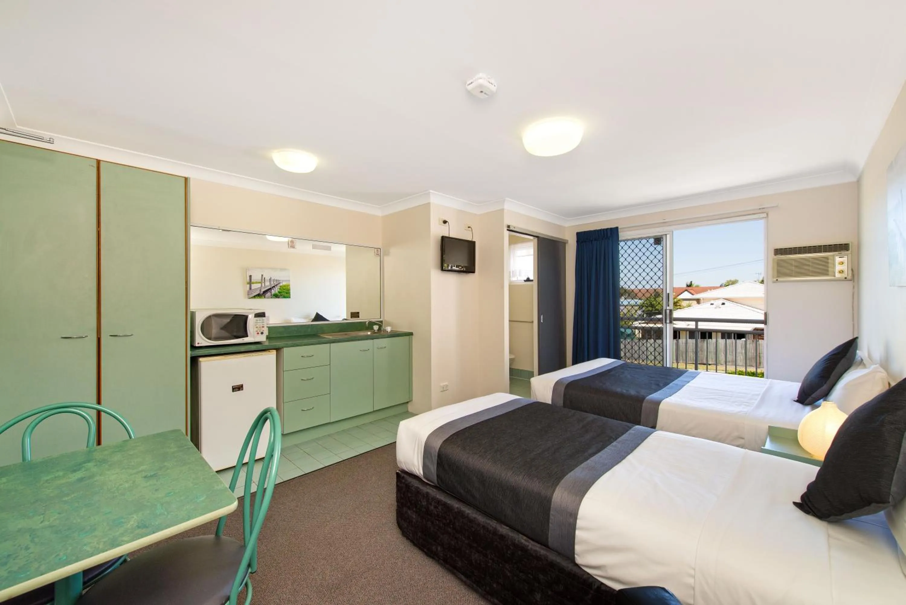 Balcony/Terrace, Bed in Chermside Court Motel