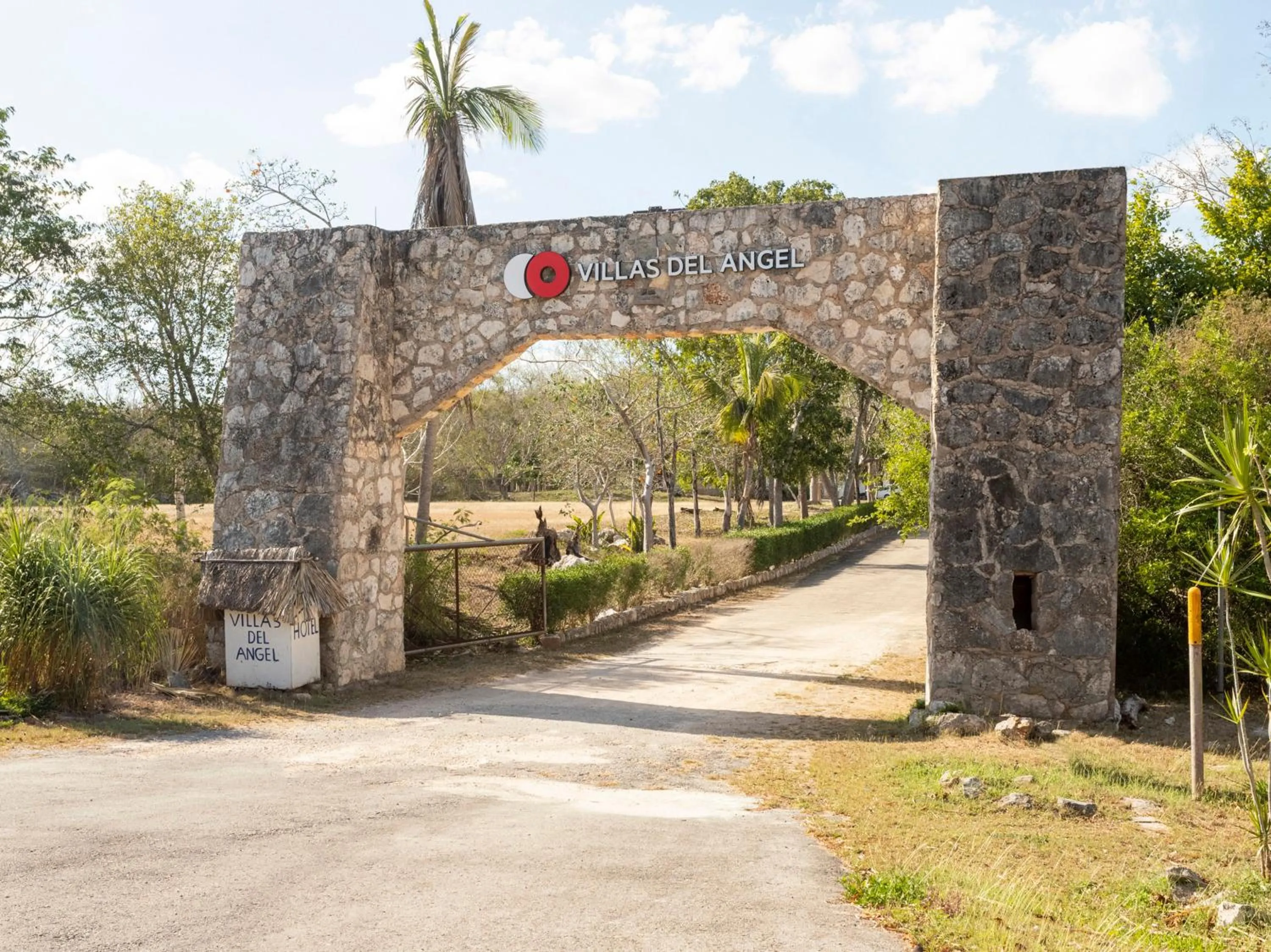 Facade/entrance in Hotel Villas del Ángel