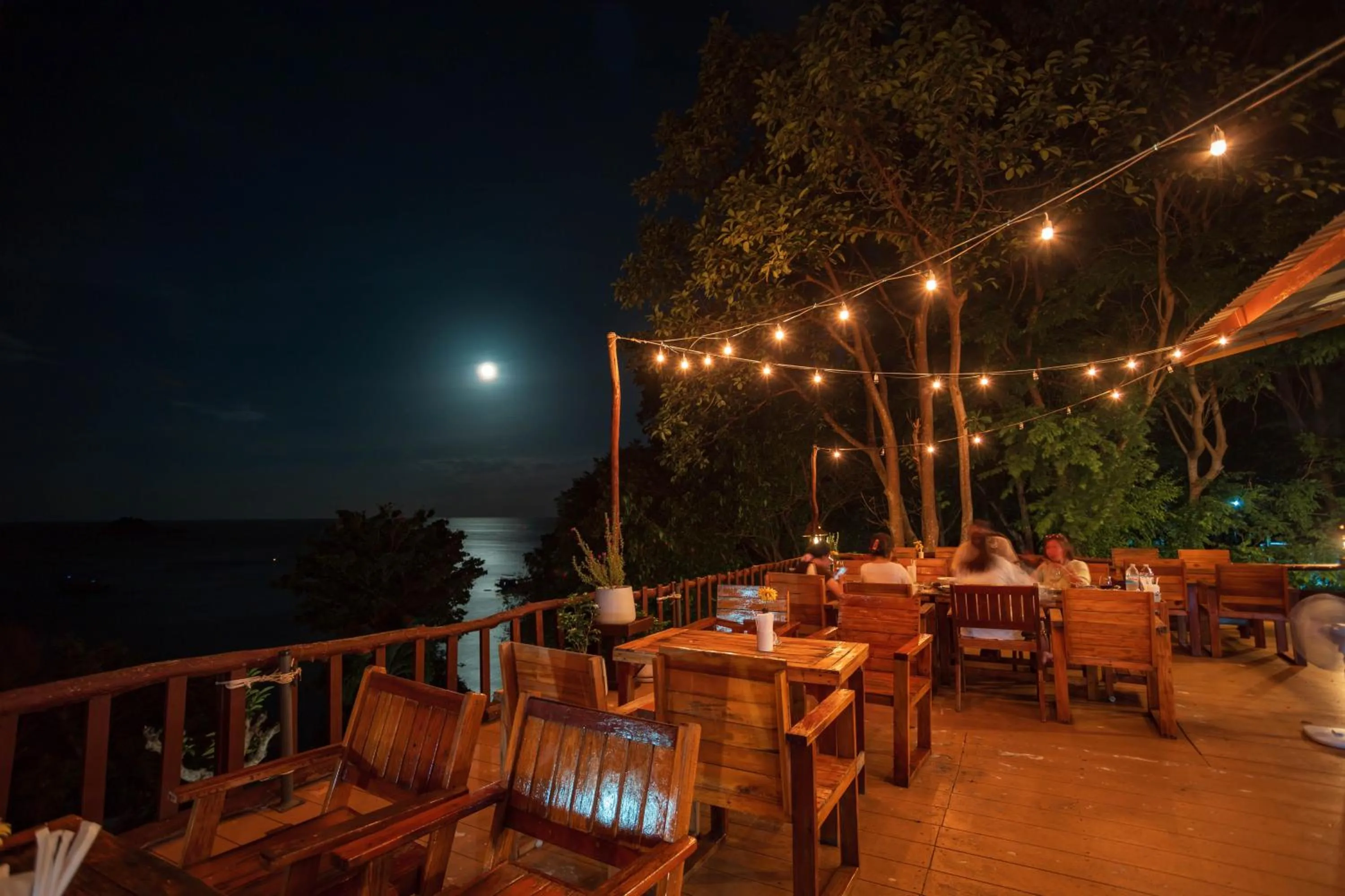 Restaurant/places to eat in Taatoh Seaview Resort - SHA Plus