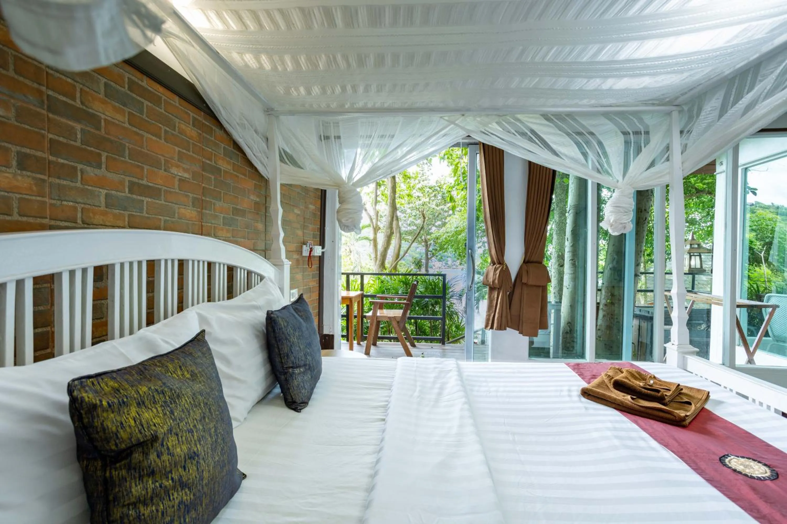 Bed in Taatoh Seaview Resort - SHA Plus