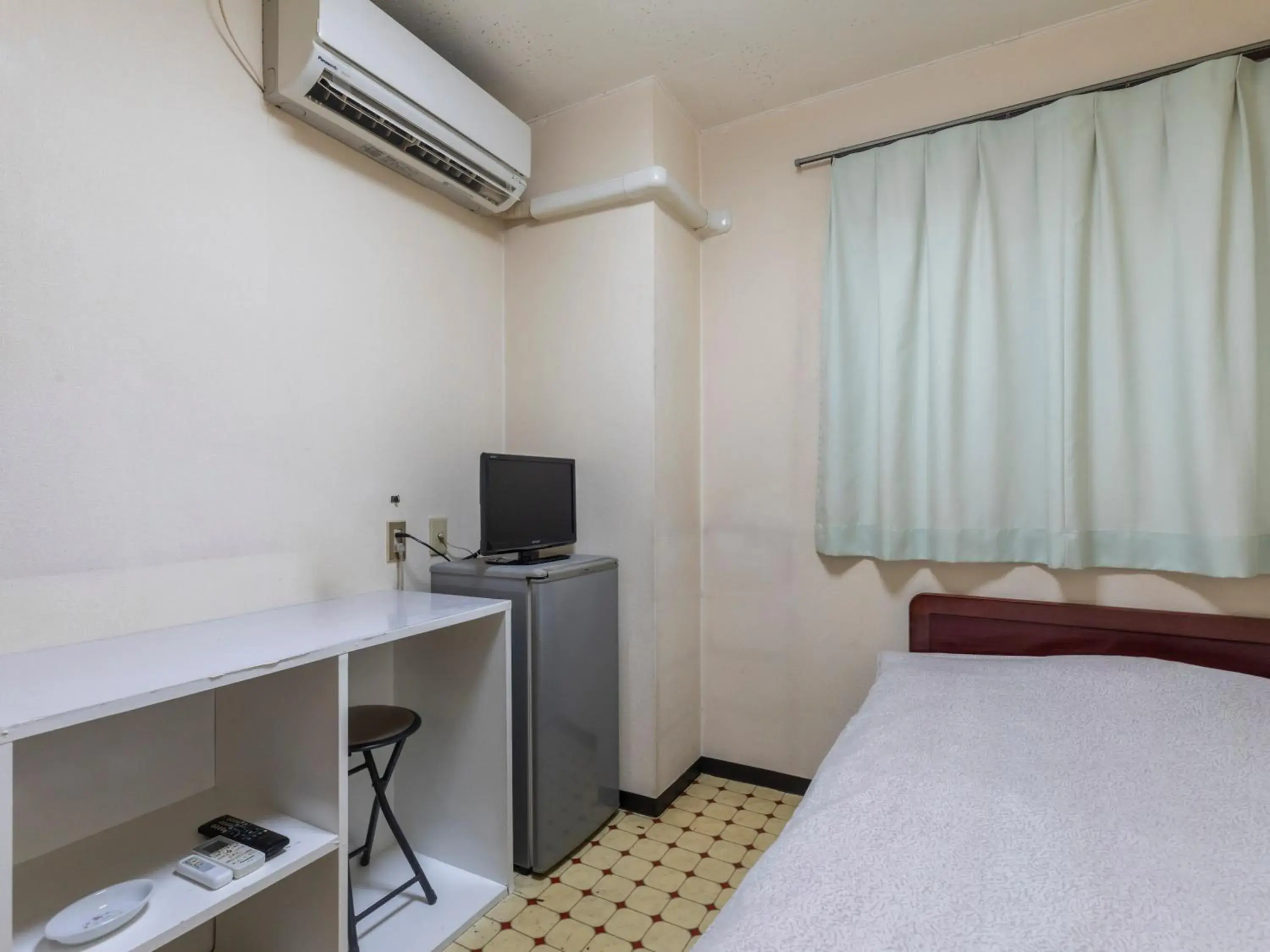 Single Room with Shared Bathroom - Smoking in Business Hotel Kaga Single Room with Shared Bathroom - Smoking in Business Hotel Kaga