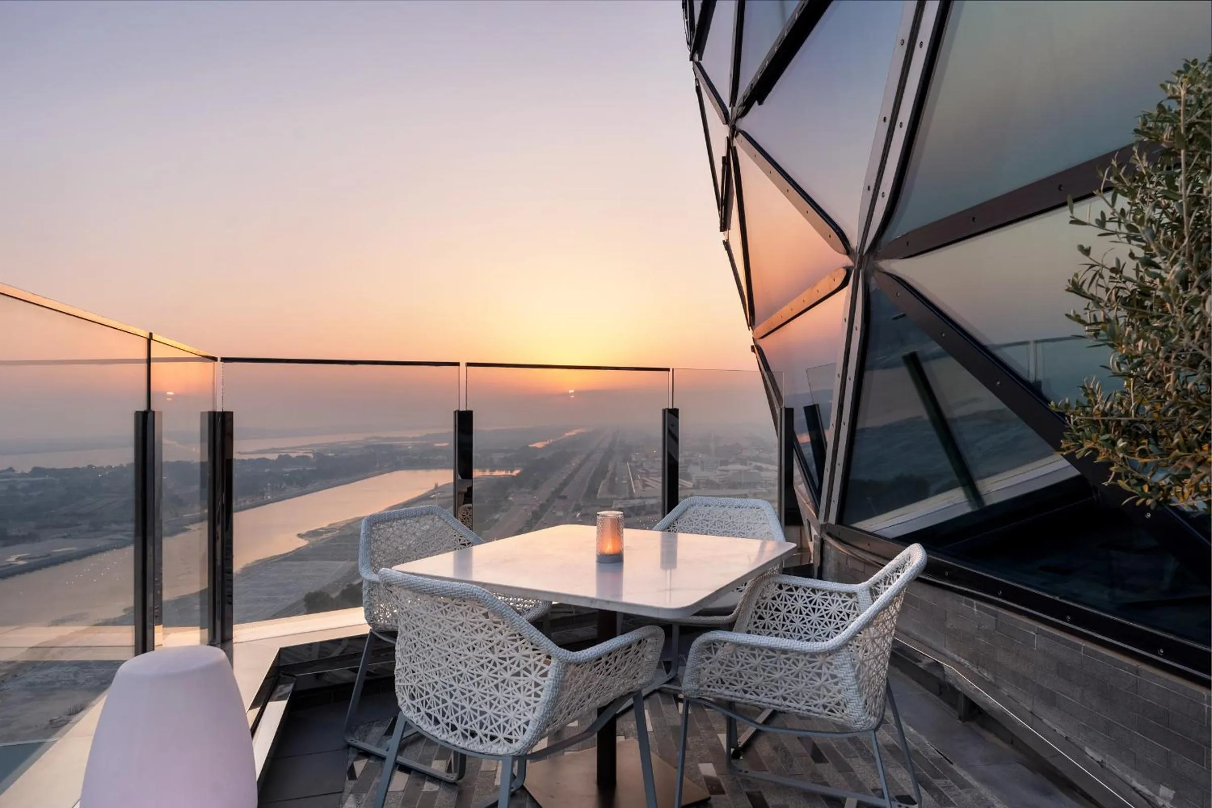Restaurant/places to eat in Andaz Capital Gate Abu Dhabi, By Hyatt