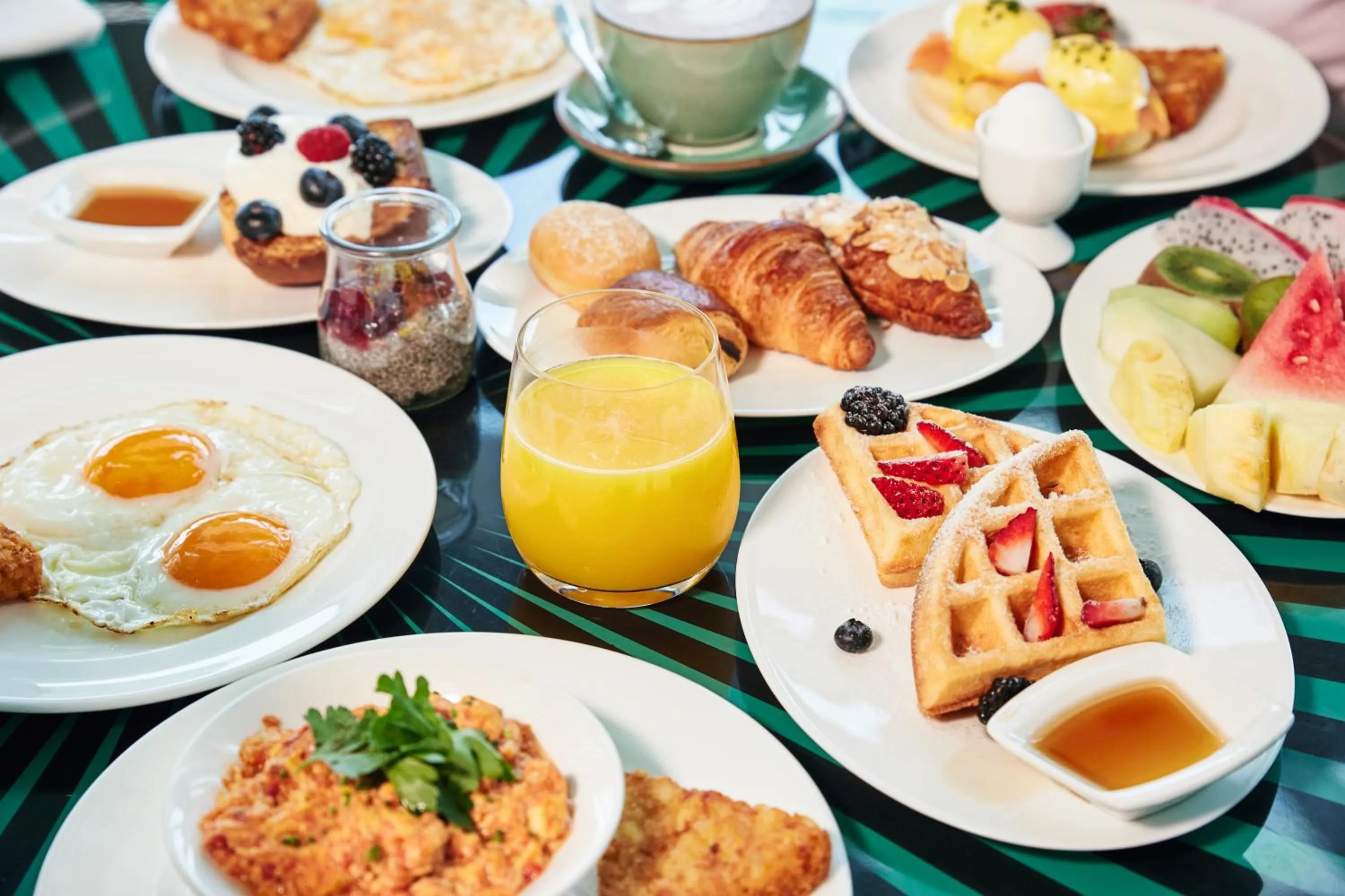 Dining area in Andaz Capital Gate Abu Dhabi, By Hyatt