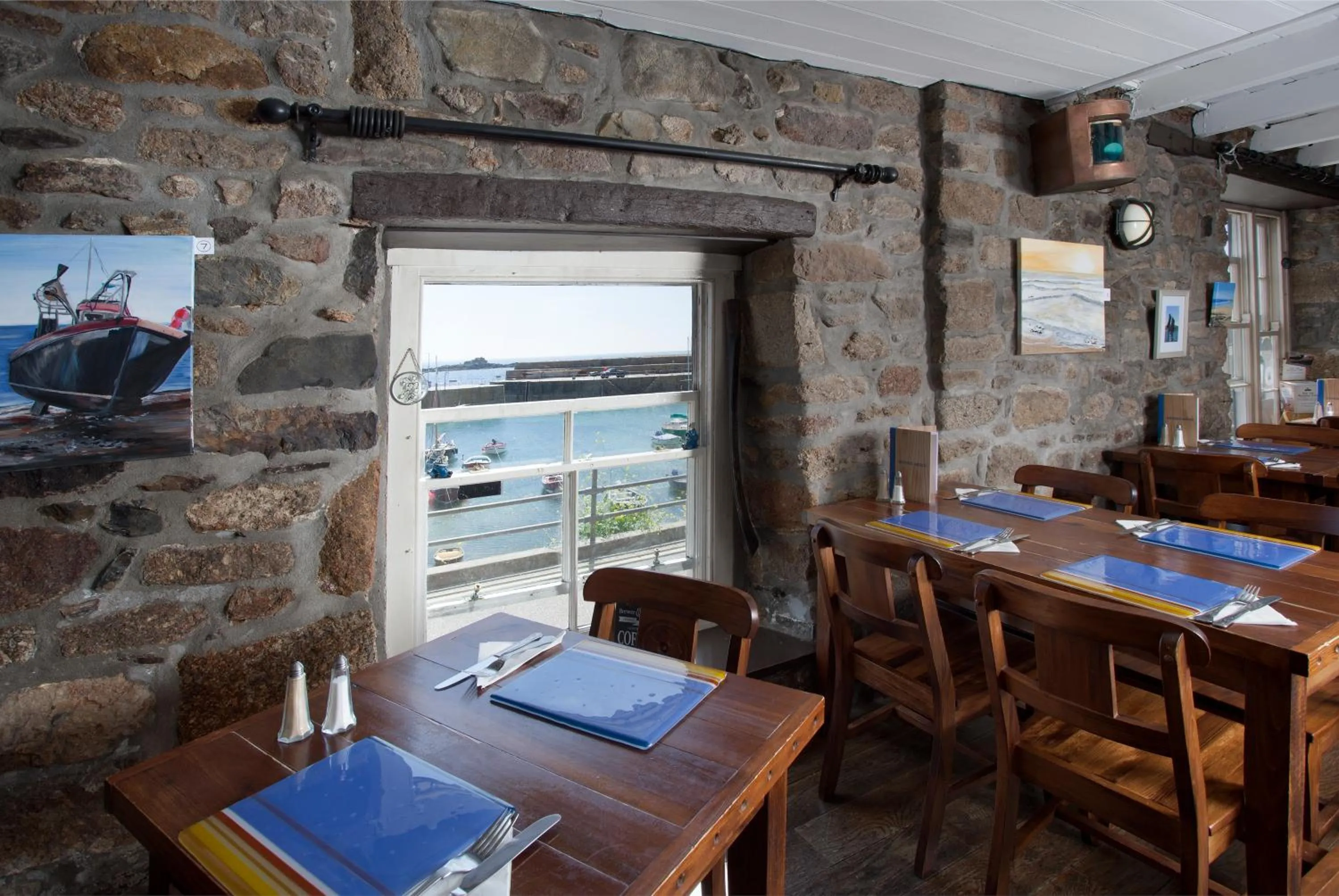 Restaurant/places to eat in The Ship Inn