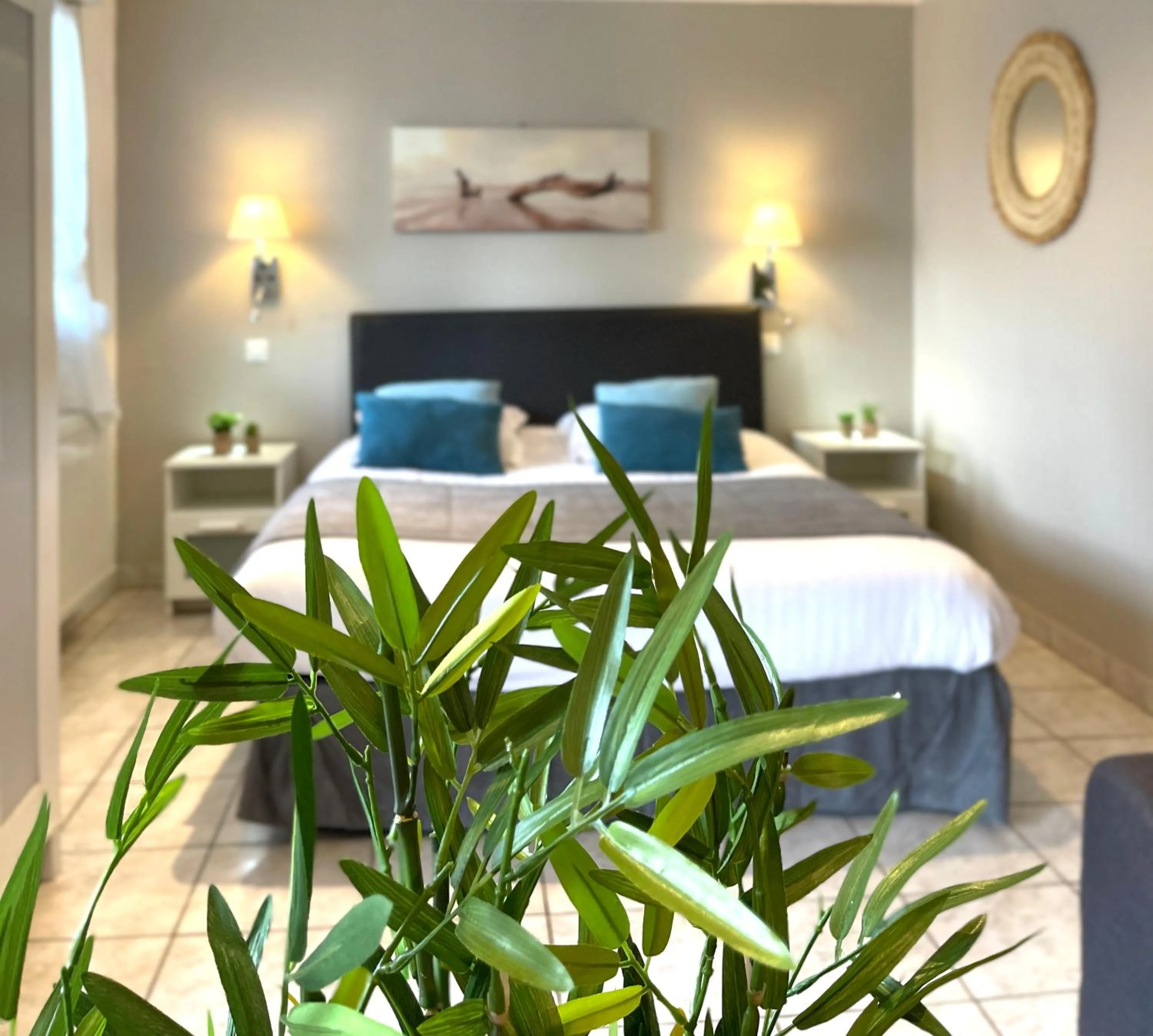 Photo of the whole room, Bed in La Maison Blanche