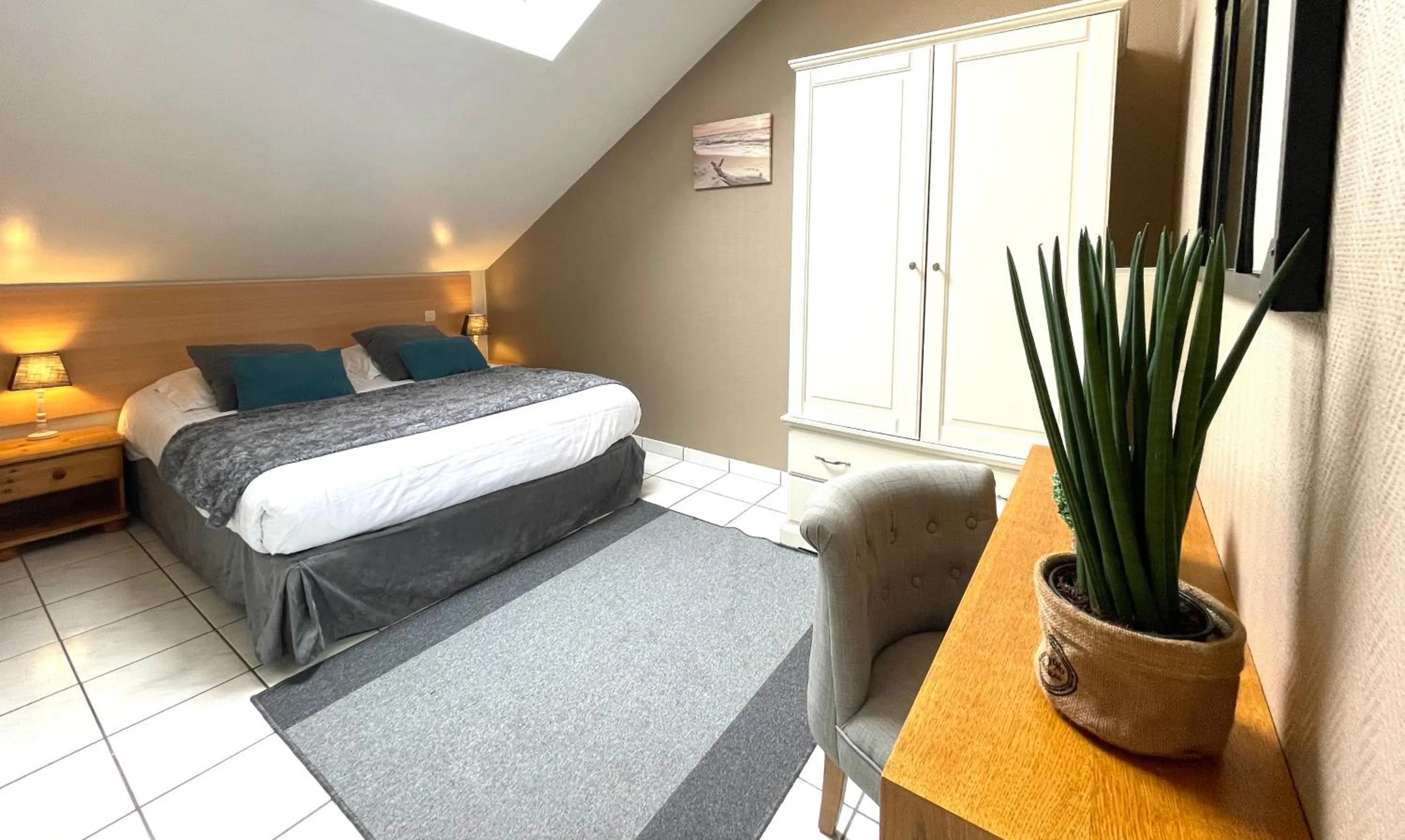 Bedroom, Bed in La Maison Blanche