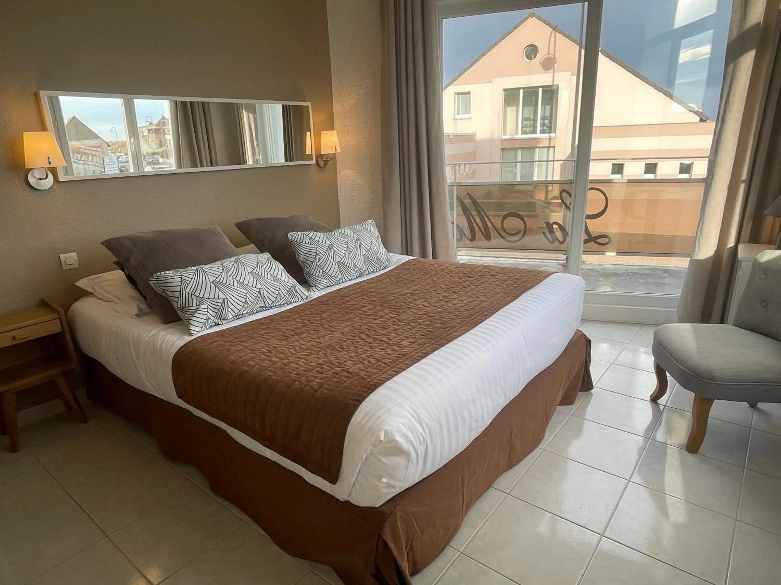 Bedroom, Bed in La Maison Blanche