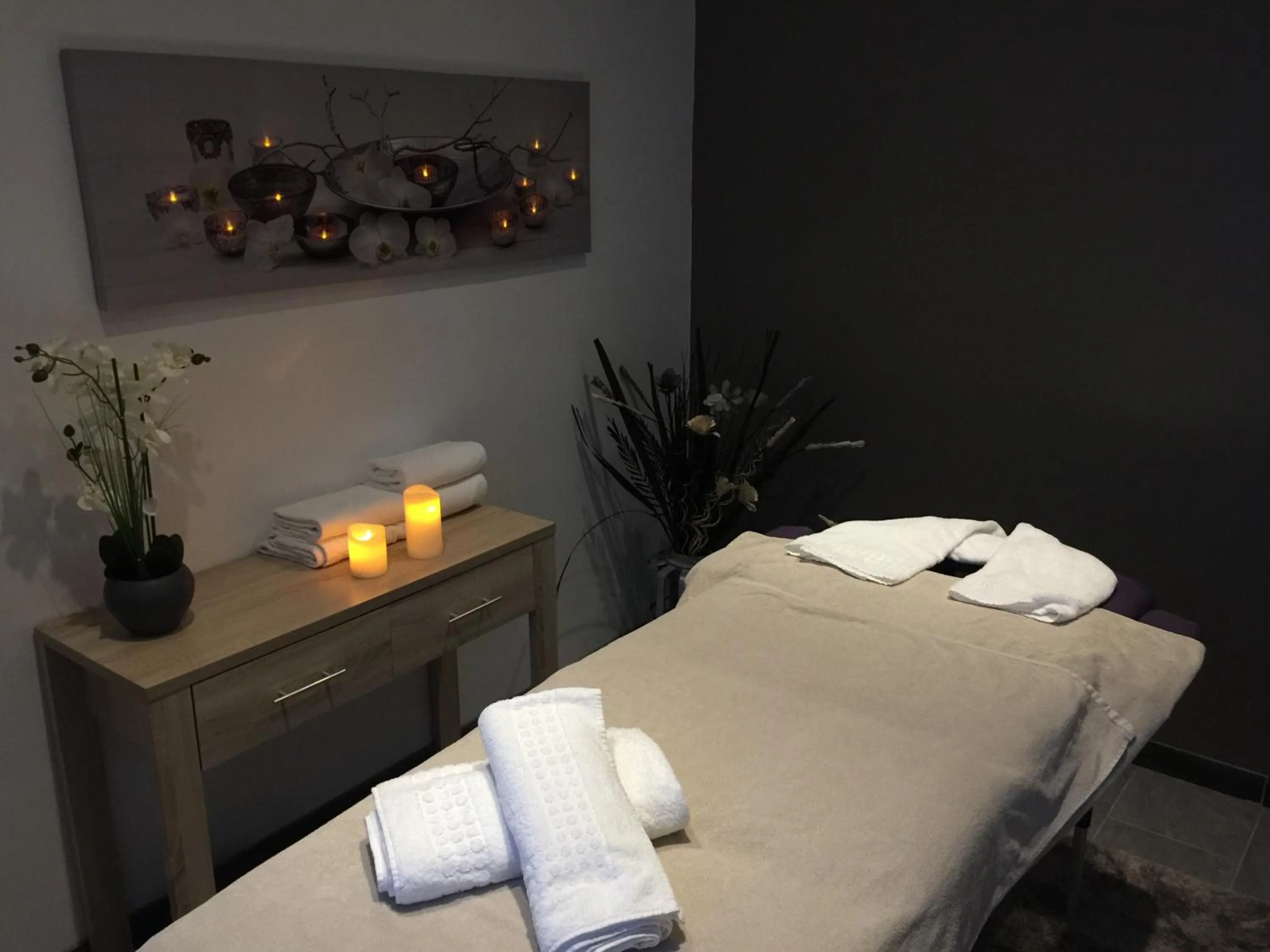 Massage, Bed in La Maison Blanche