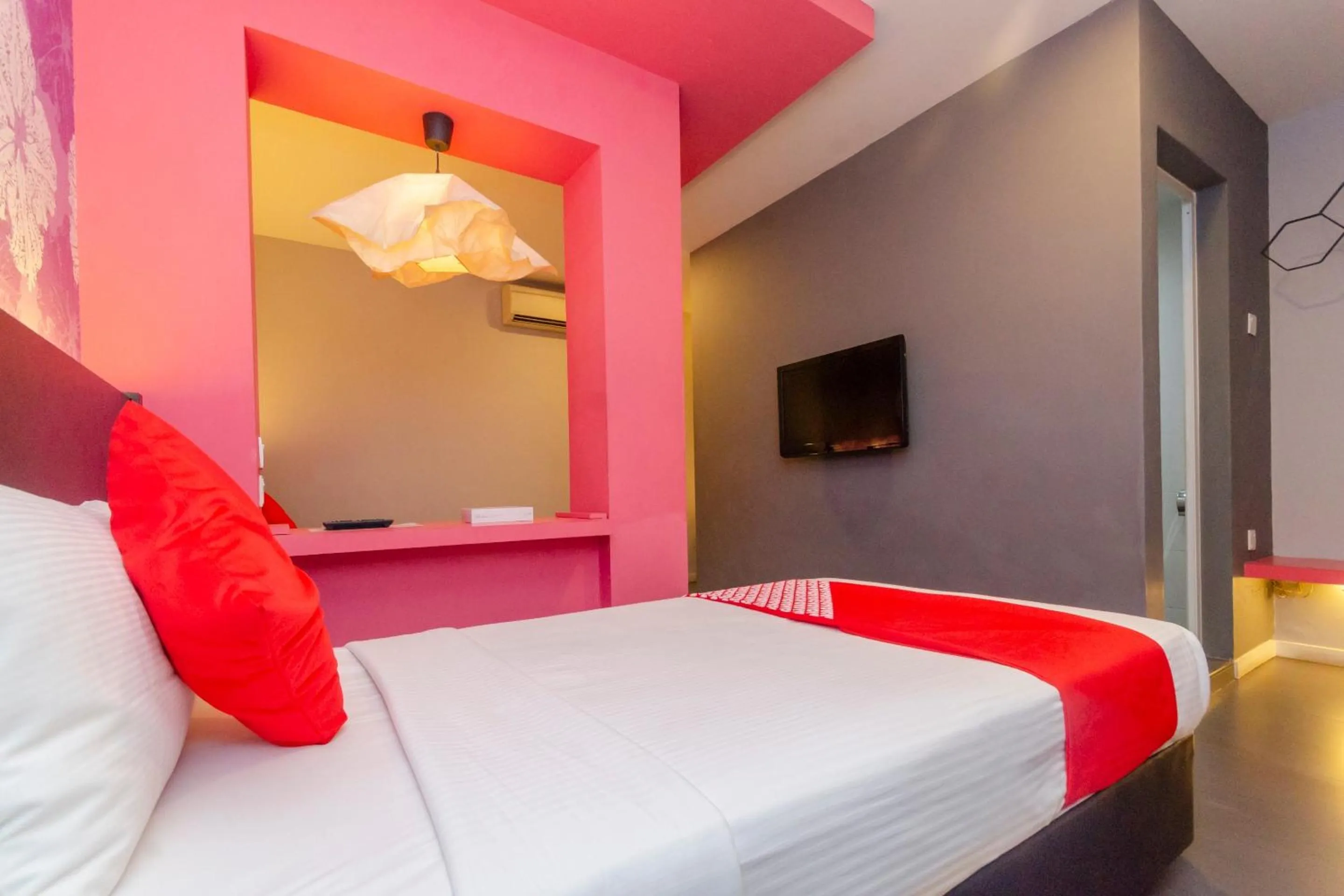 Bedroom, Bed in Hotel O Rooms Boutique Hotel