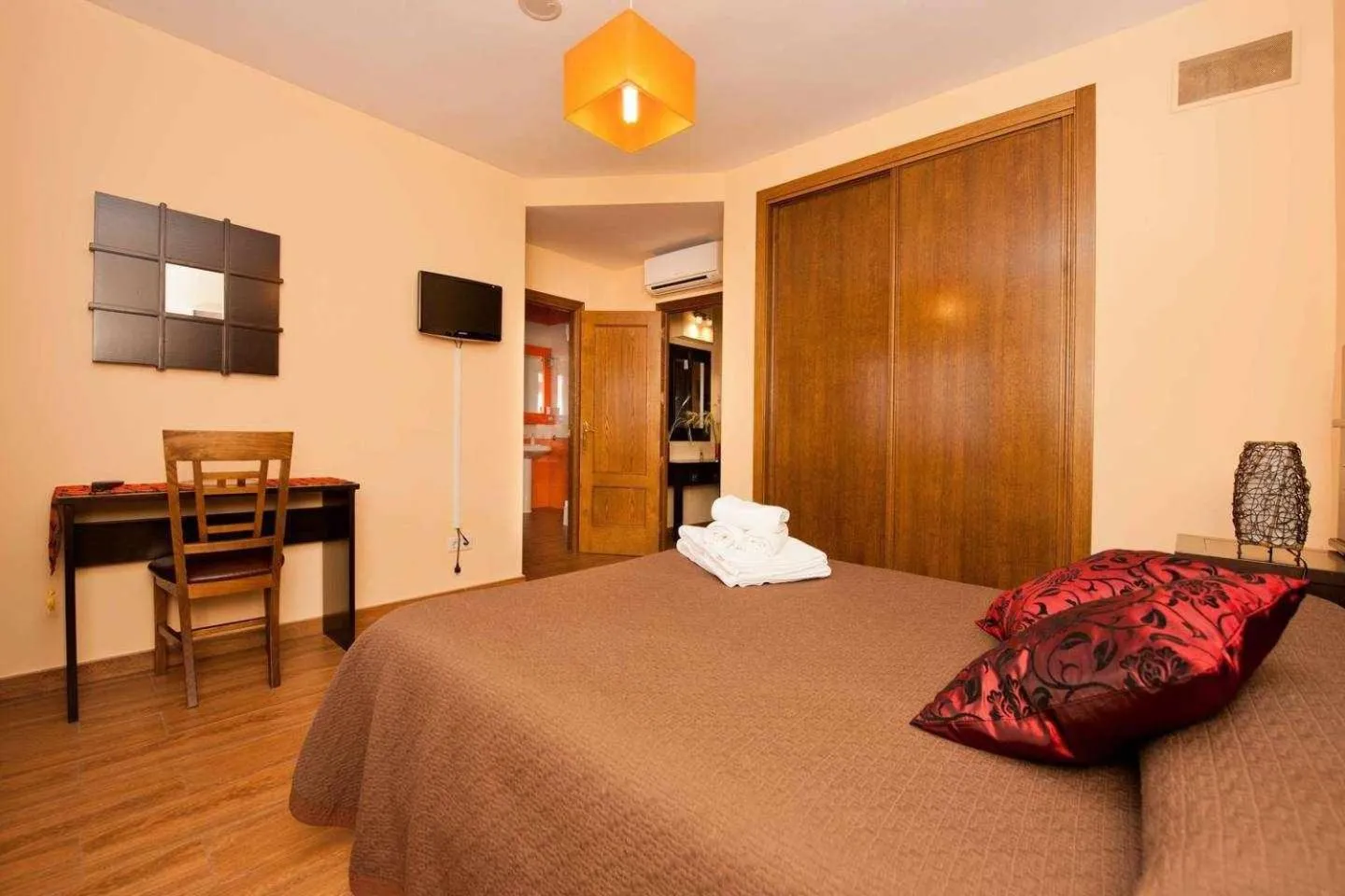 Bed in Alojamientos Callejón del Pozo, cerca Puy du Fou