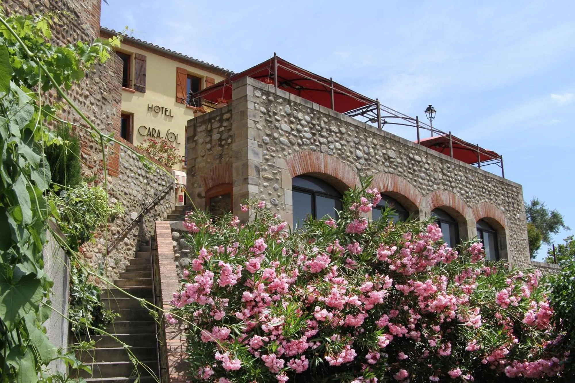 Property building in Logis Hotel Restaurant Le Cara Sol