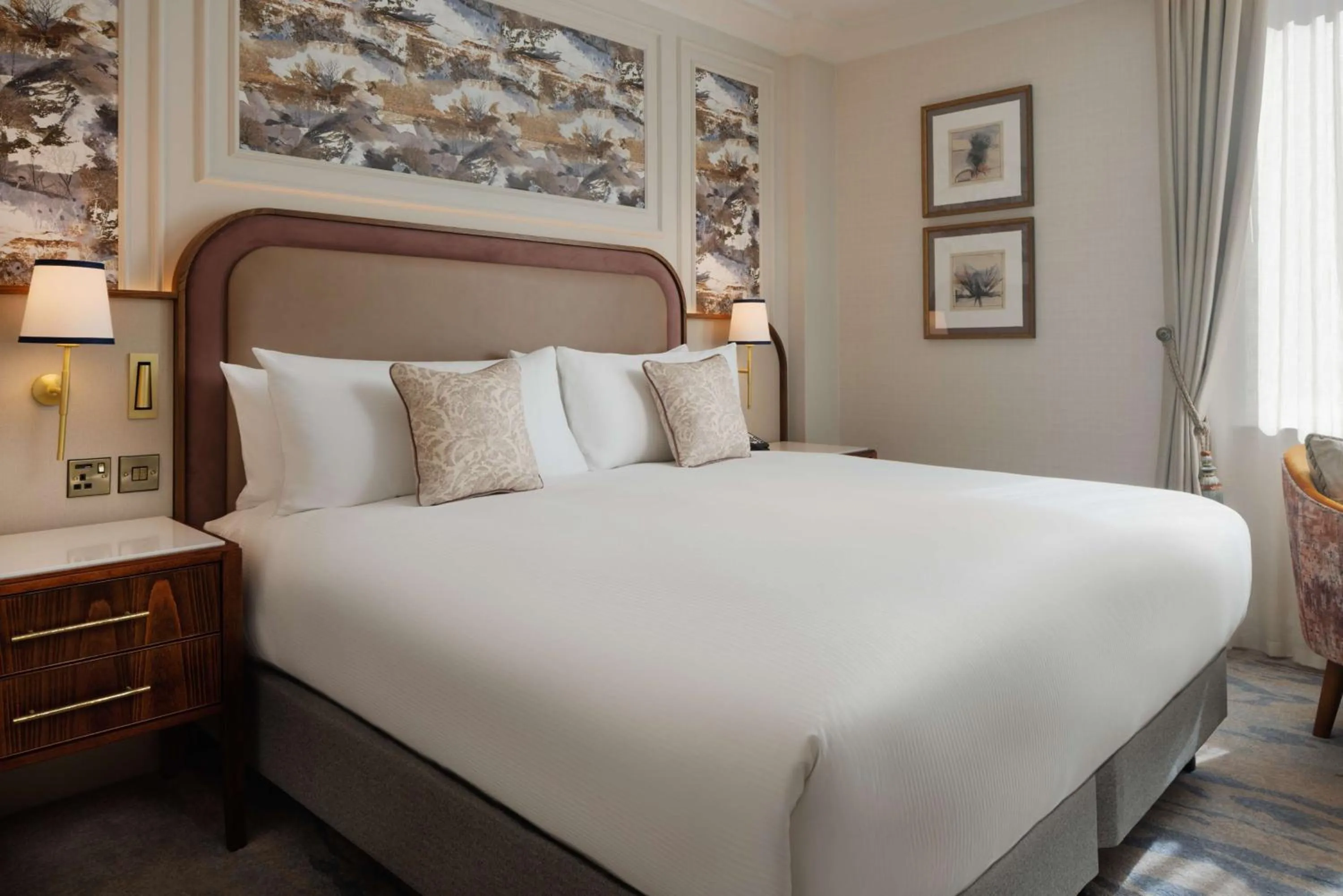 Bed in The Caledonian Edinburgh, Curio Collection by Hilton