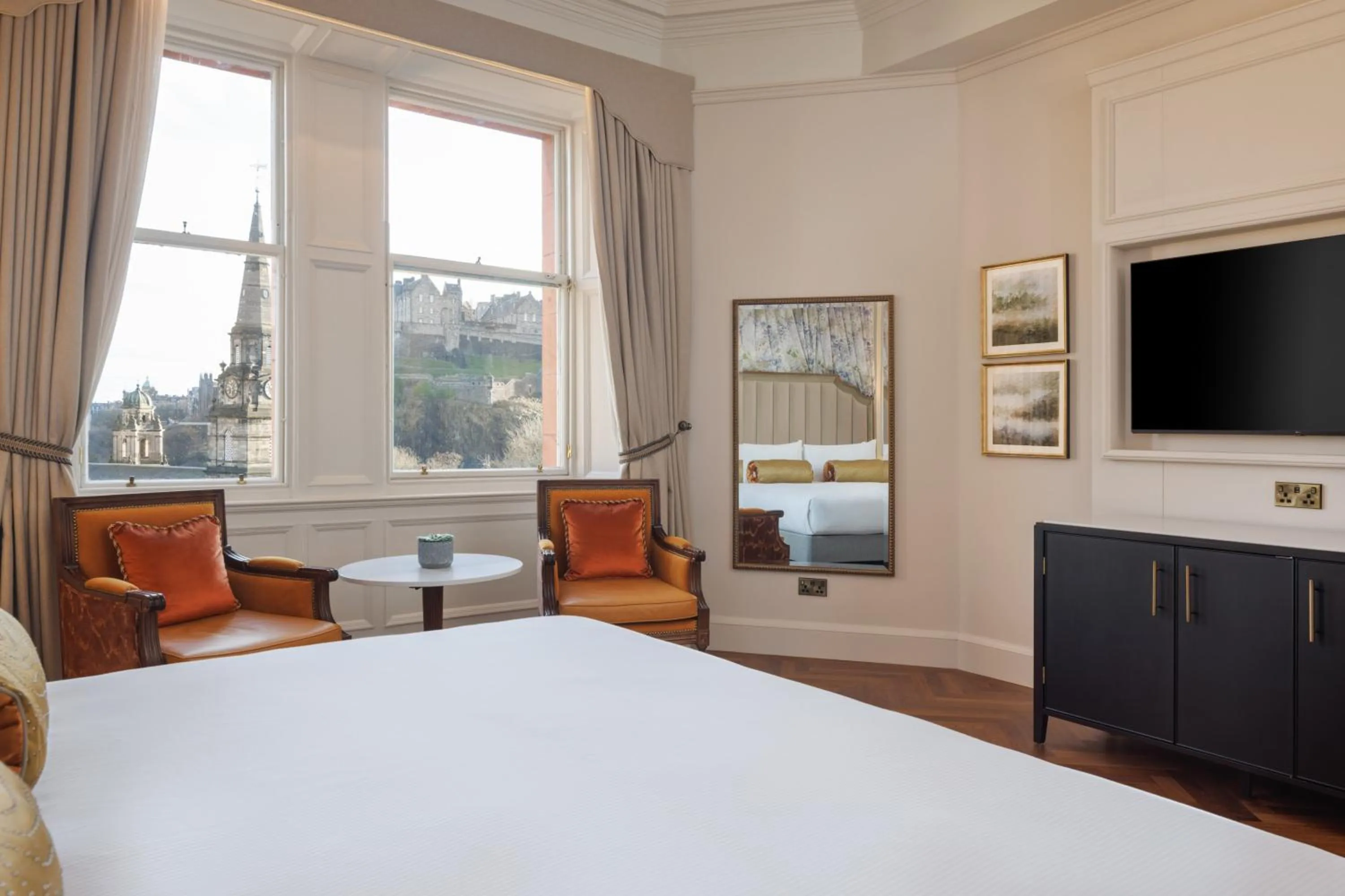 Bed in The Caledonian Edinburgh, Curio Collection by Hilton