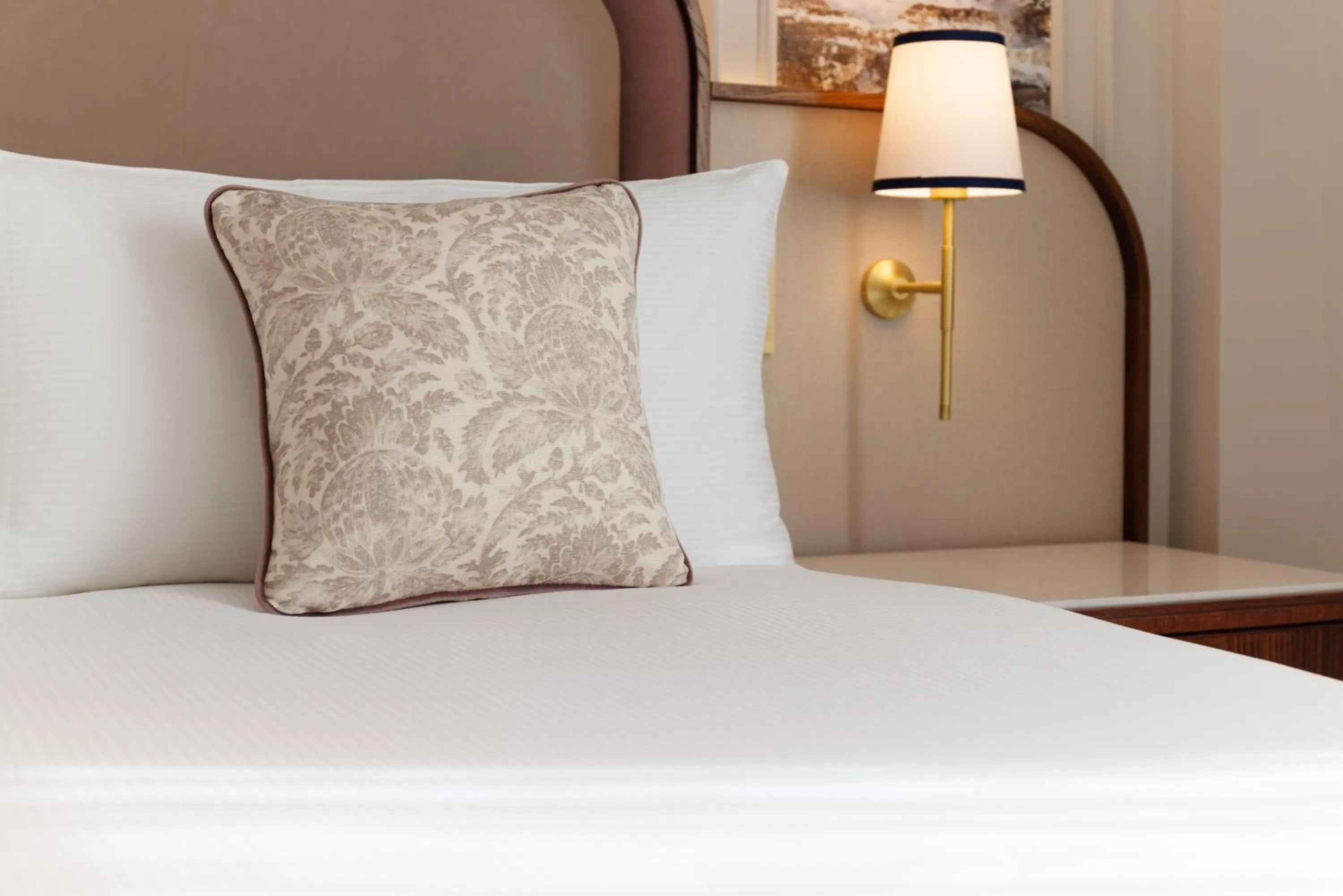 Bed in The Caledonian Edinburgh, Curio Collection by Hilton