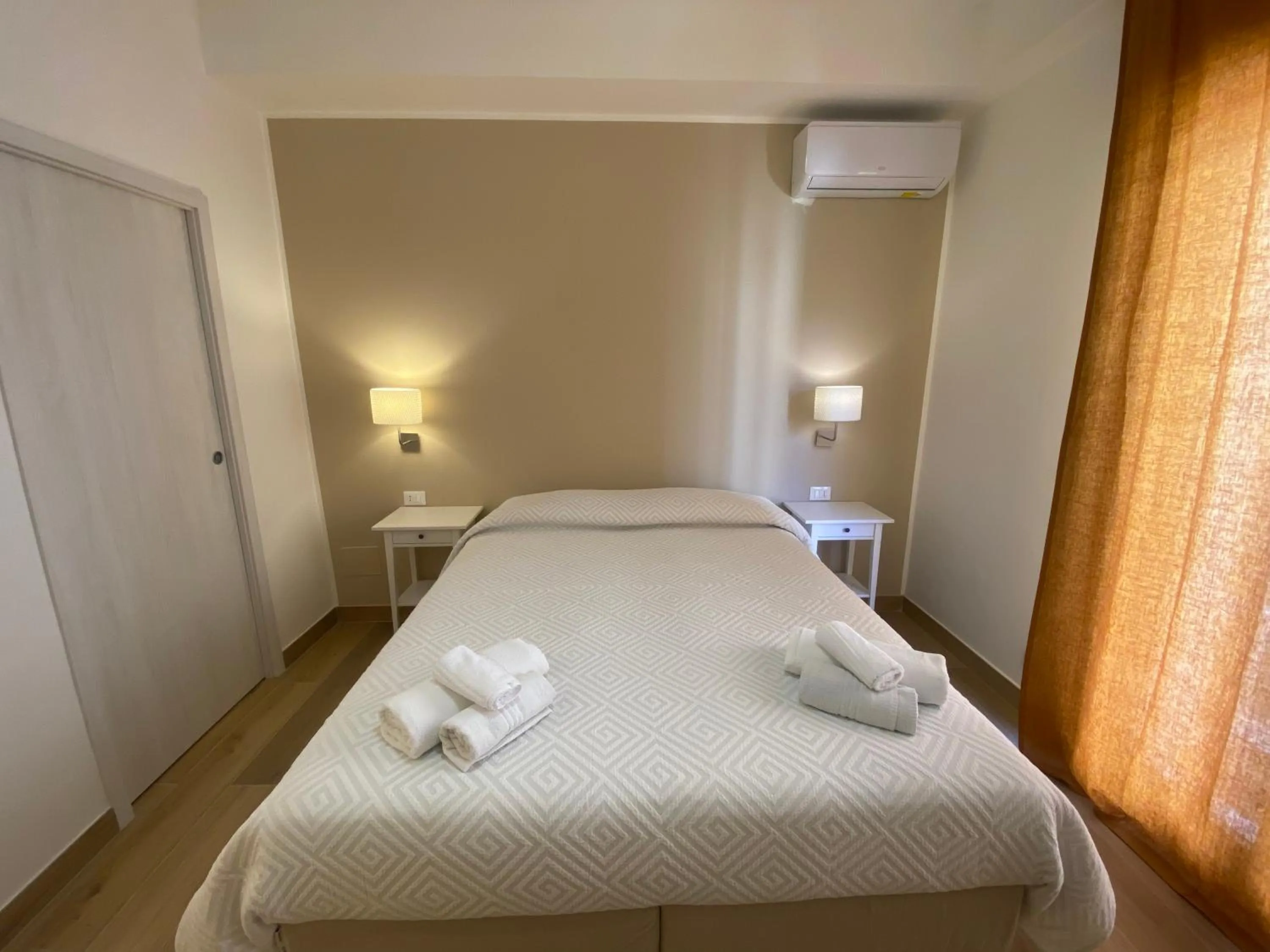 Photo of the whole room, Bed in B&B Casa al Vicolo 2