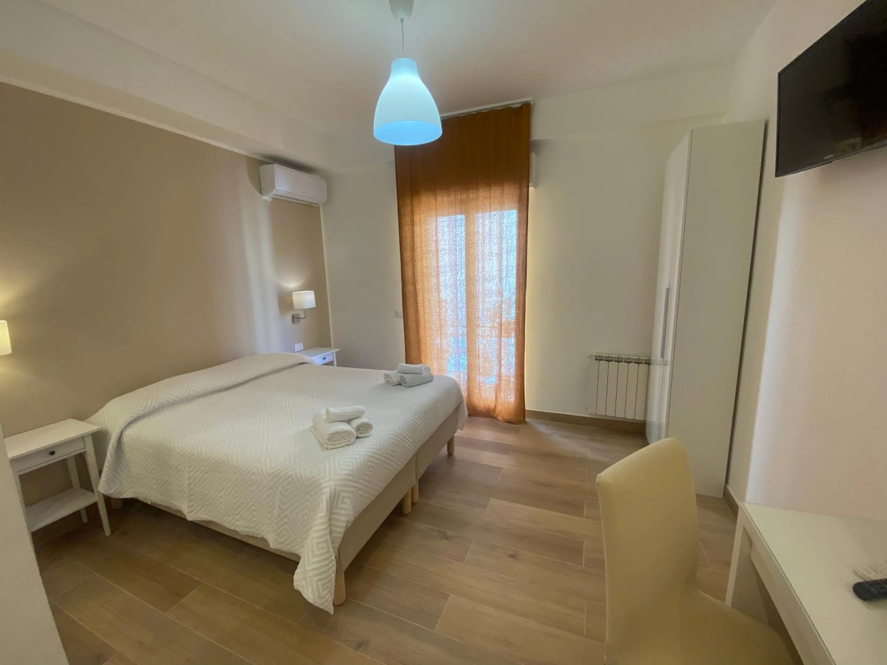 Photo of the whole room, Bed in B&B Casa al Vicolo 2