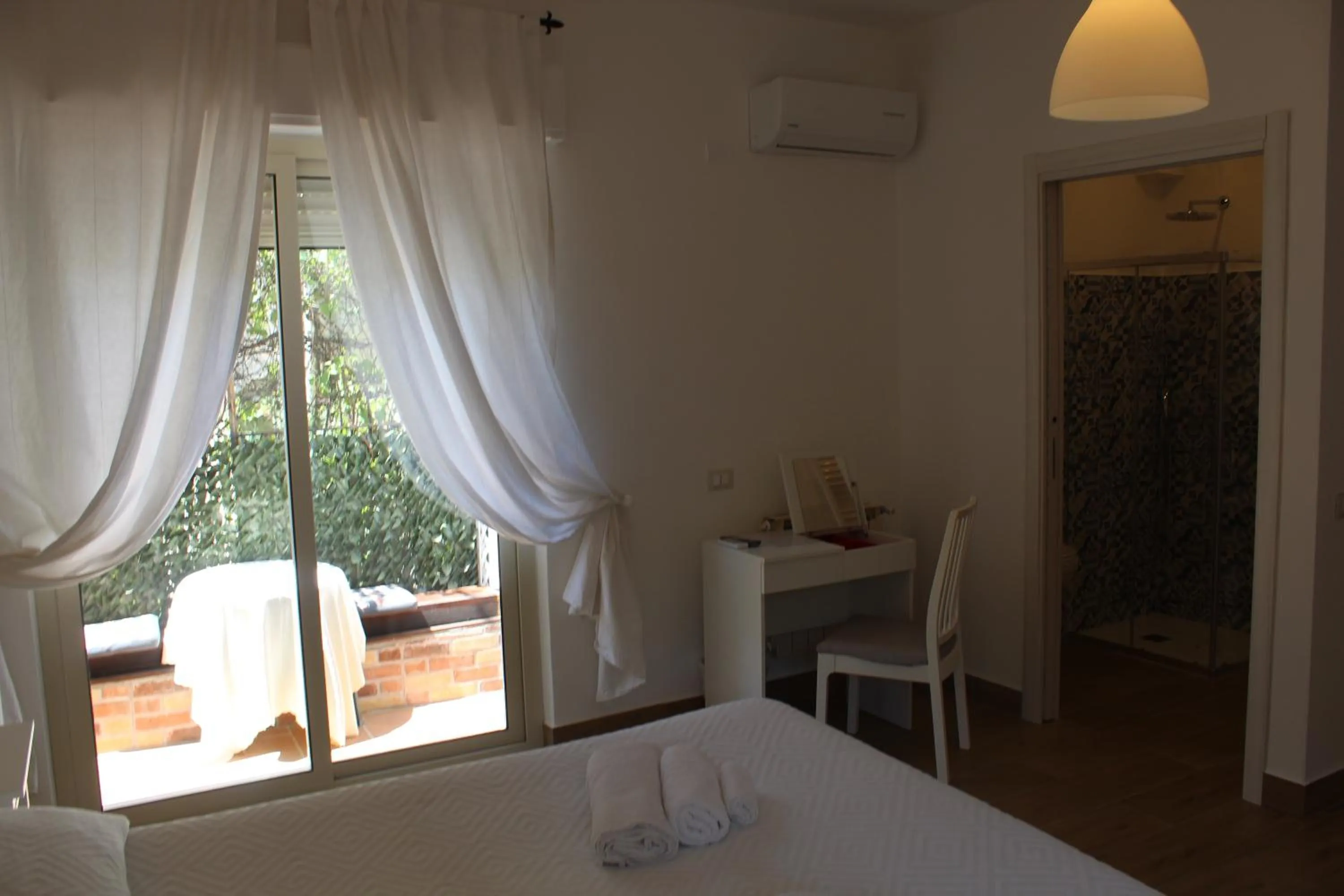 Photo of the whole room, Bed in B&B Casa al Vicolo 2