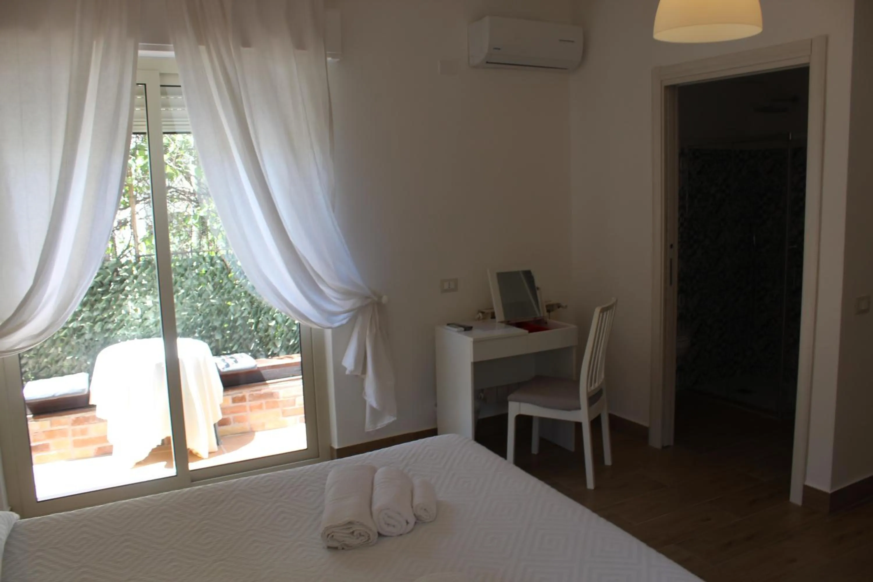 Photo of the whole room, Bed in B&B Casa al Vicolo 2