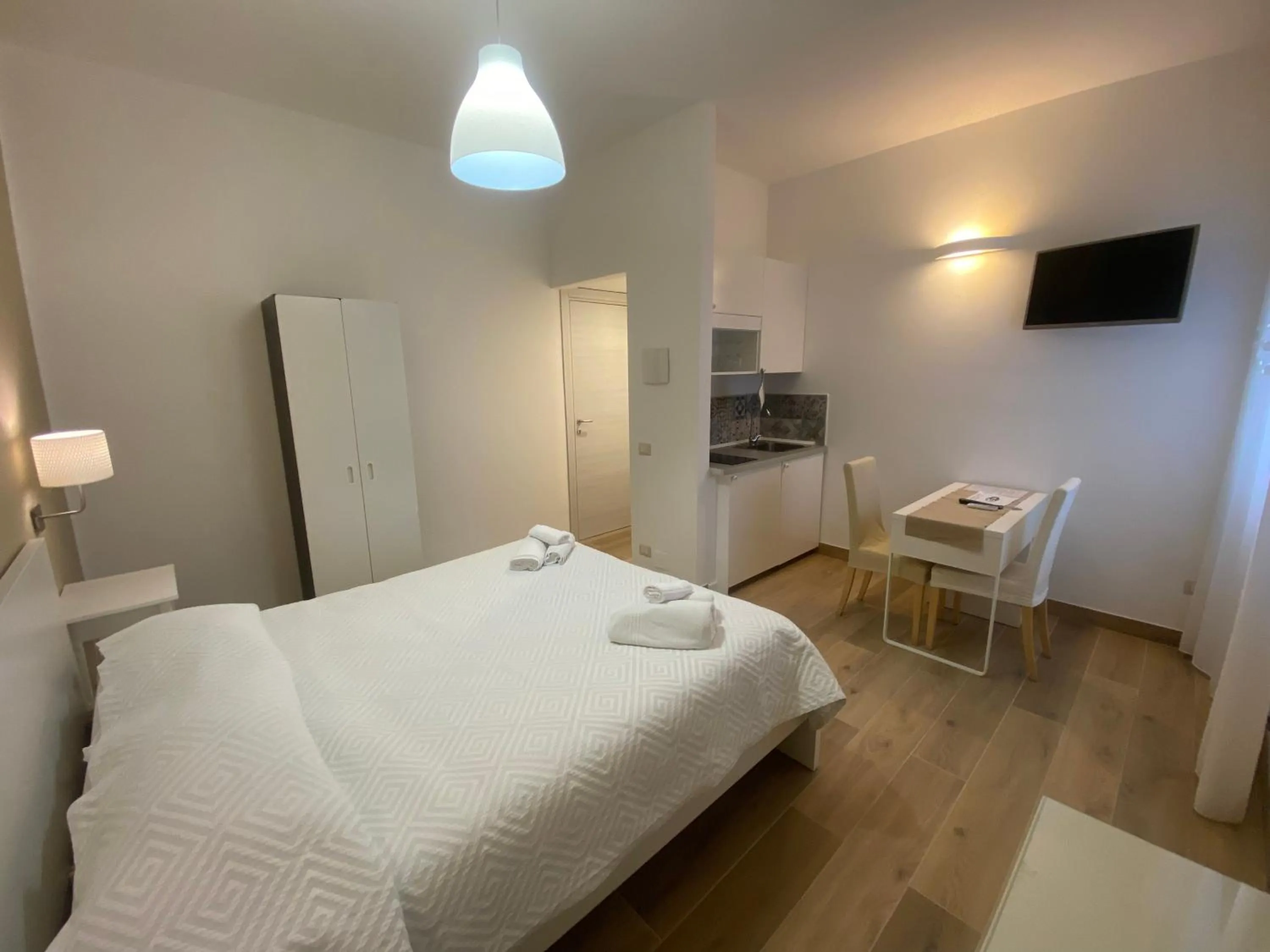 Photo of the whole room, Bed in B&B Casa al Vicolo 2