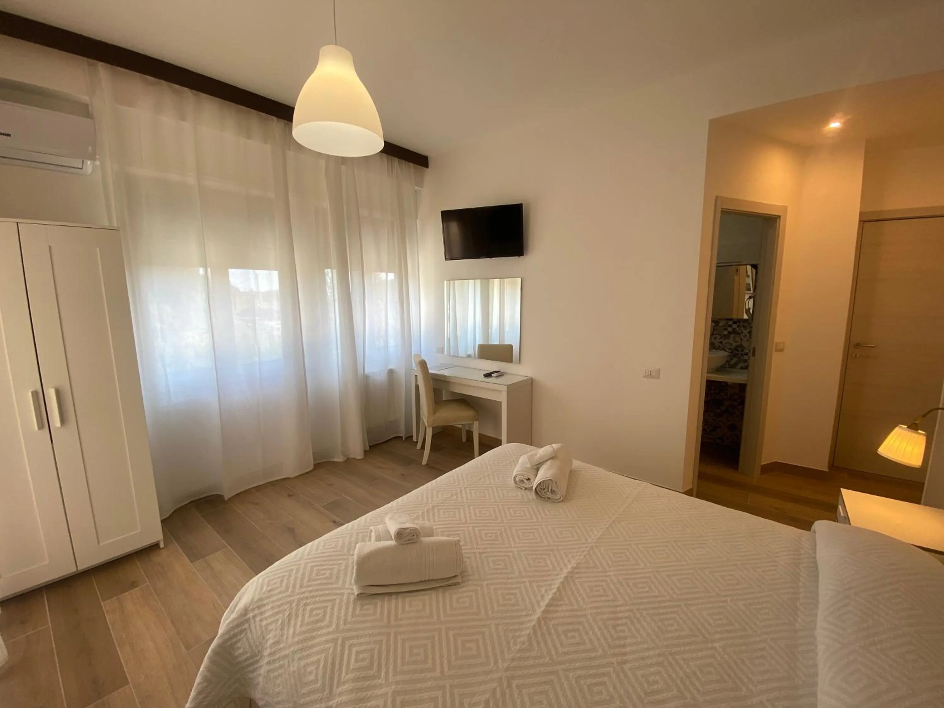 Photo of the whole room, Bed in B&B Casa al Vicolo 2