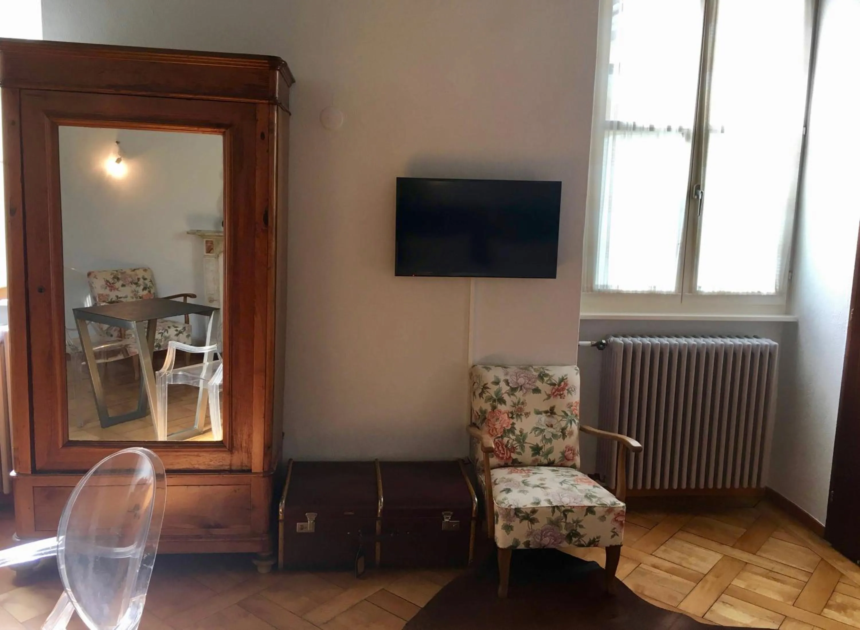 TV and multimedia in Great2Stay City Center Apartments Locarno